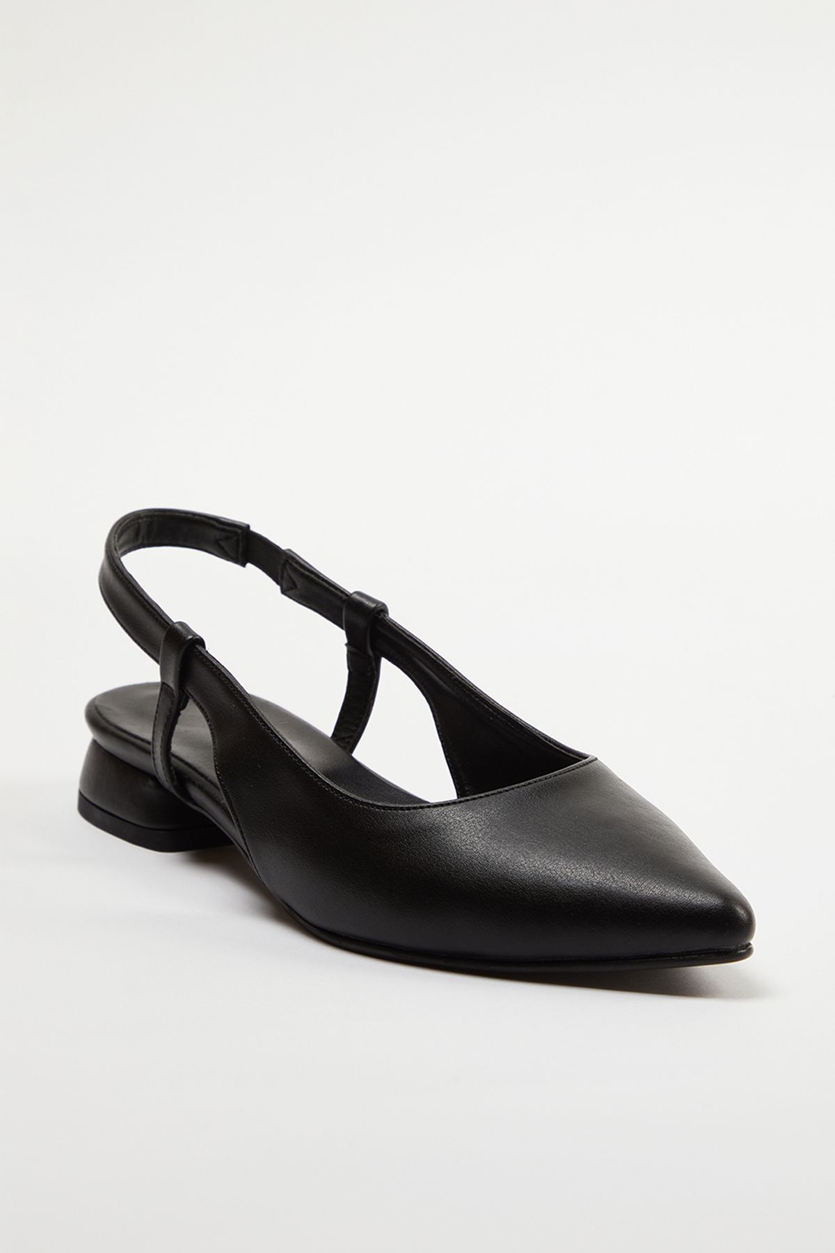 TRENDYOL SHOES-Schwarze Damen-Ballerinas mit offenem Rücken und spitzer Zehenpartie TAKSS24BE00006 2