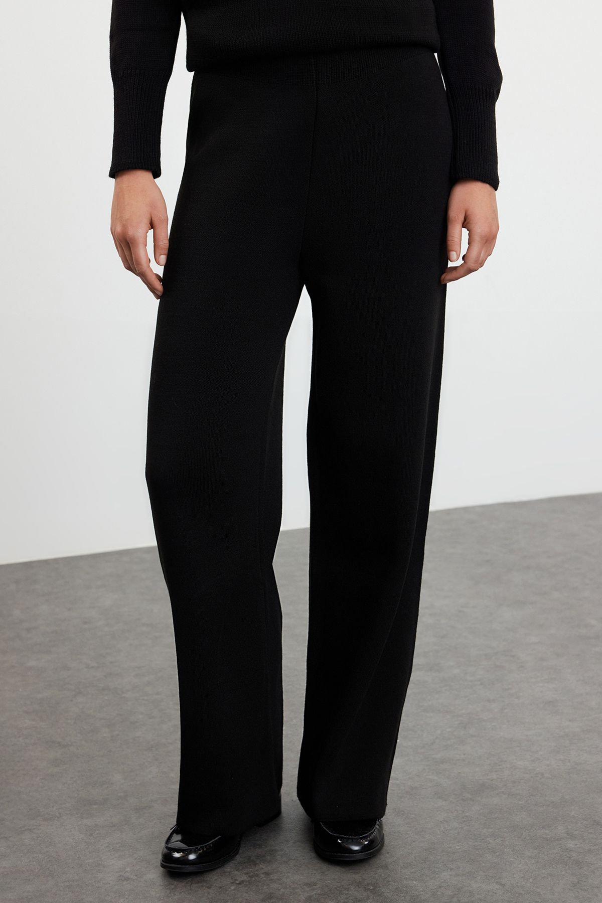 Trendyol Modest-Detailný úpletový spodný oblek s čiernym Ecru rebrovaným golierom TCTAW25US00006 4