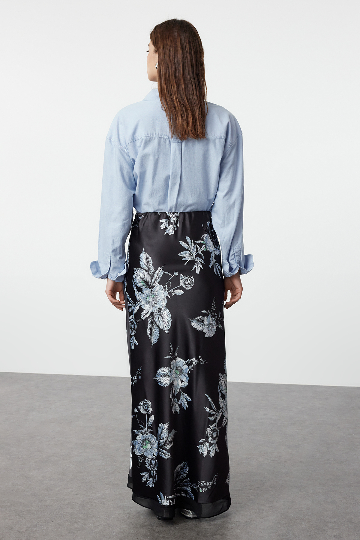 Trendyolmilla  Siyah Saten Desenli Etek Ucu Çift Kat Tül Detaylı Maxi Boy Dokuma Etek TWOSS24ET00237 - Görsel 5