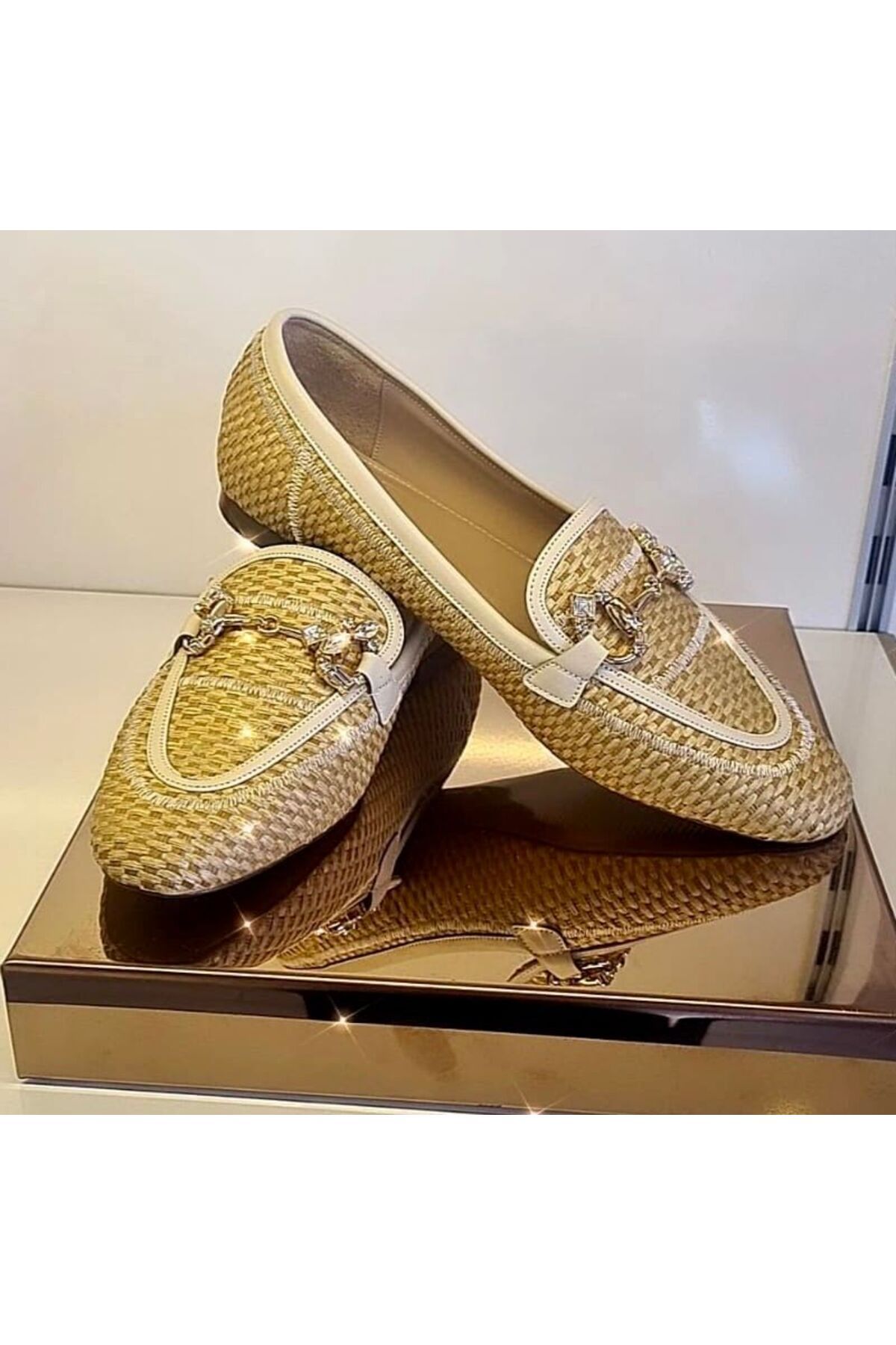 Hasır,gold metal tokalı babet