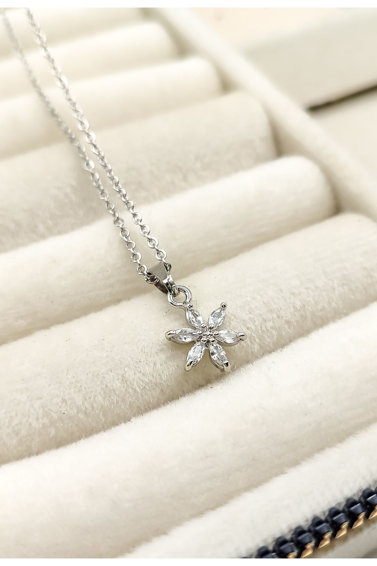 Zirkon Taşlı Kar Tanesi Minimal Çelik Kolye