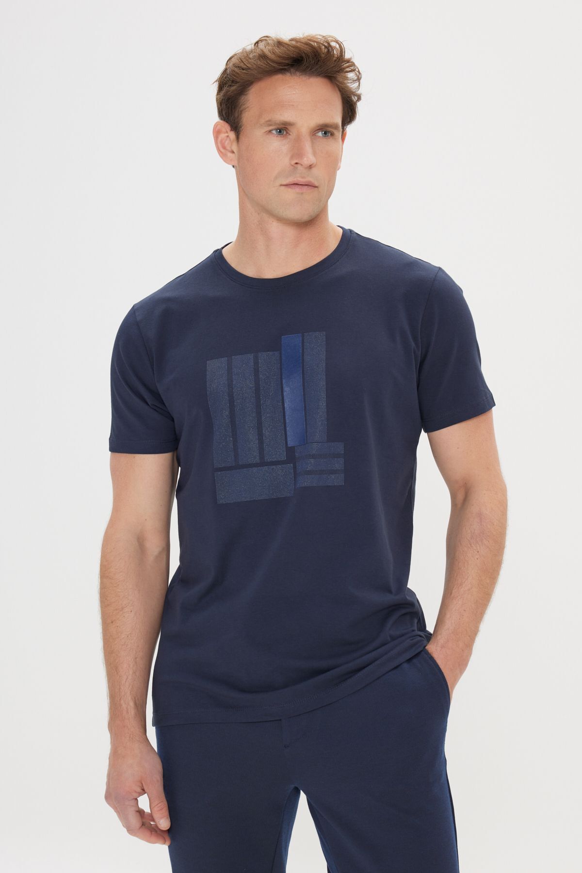 Men's Navy Blue Slim Fit Narrow Cut Crew Neck Cotton Printed T-Shirt