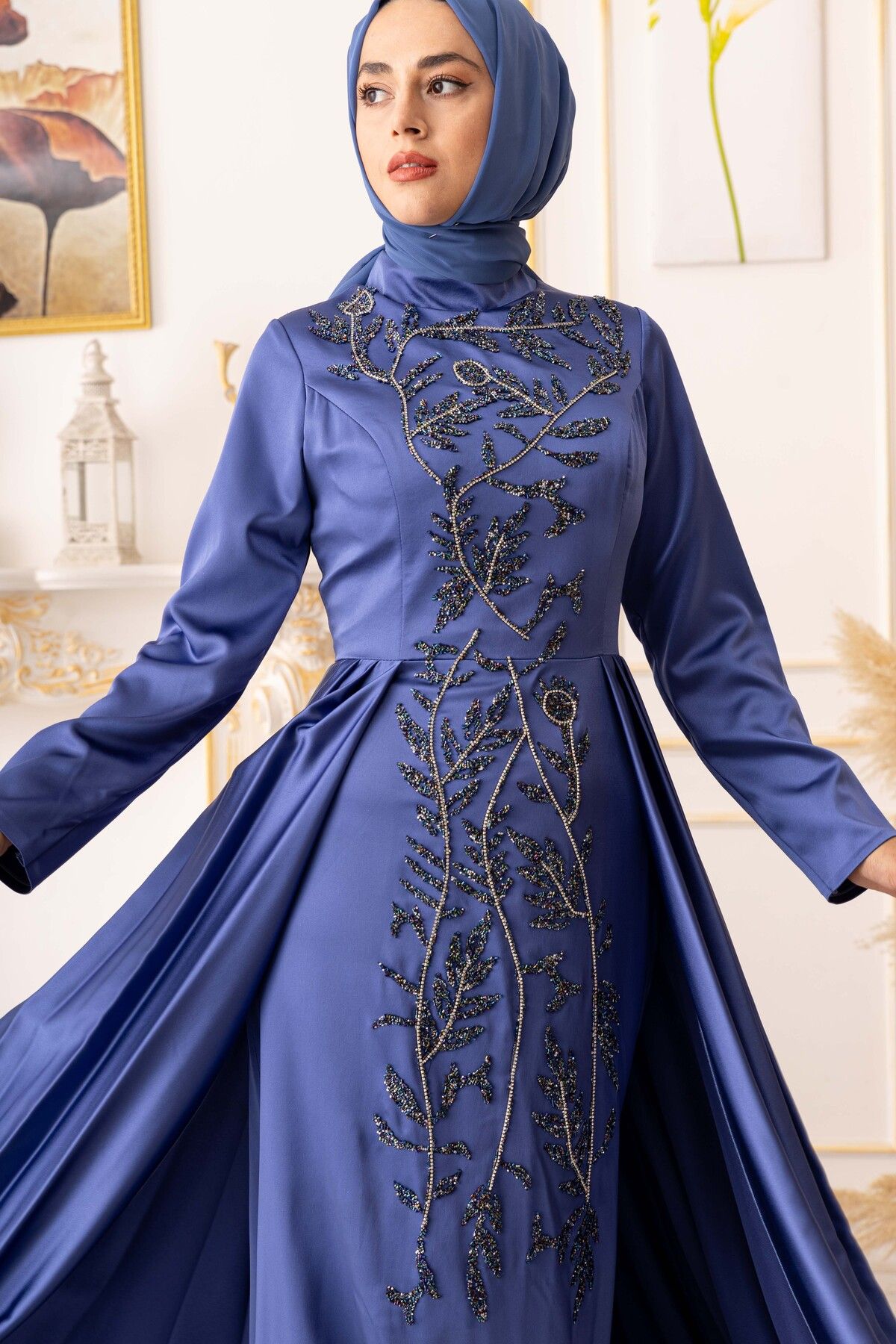 TAŞ VE ZİNCİR DETAYLI BALIK MODEL BÜYÜK BEDEN TESETTÜR ABİYE  (18125)