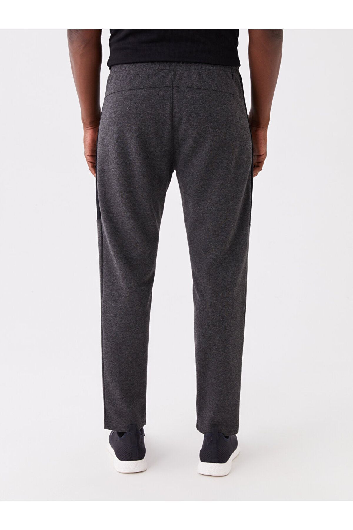 LC Waikiki-بنطال رياضي LCW Active Slim Fit للرجال - تصميم مريح وأنيق 4