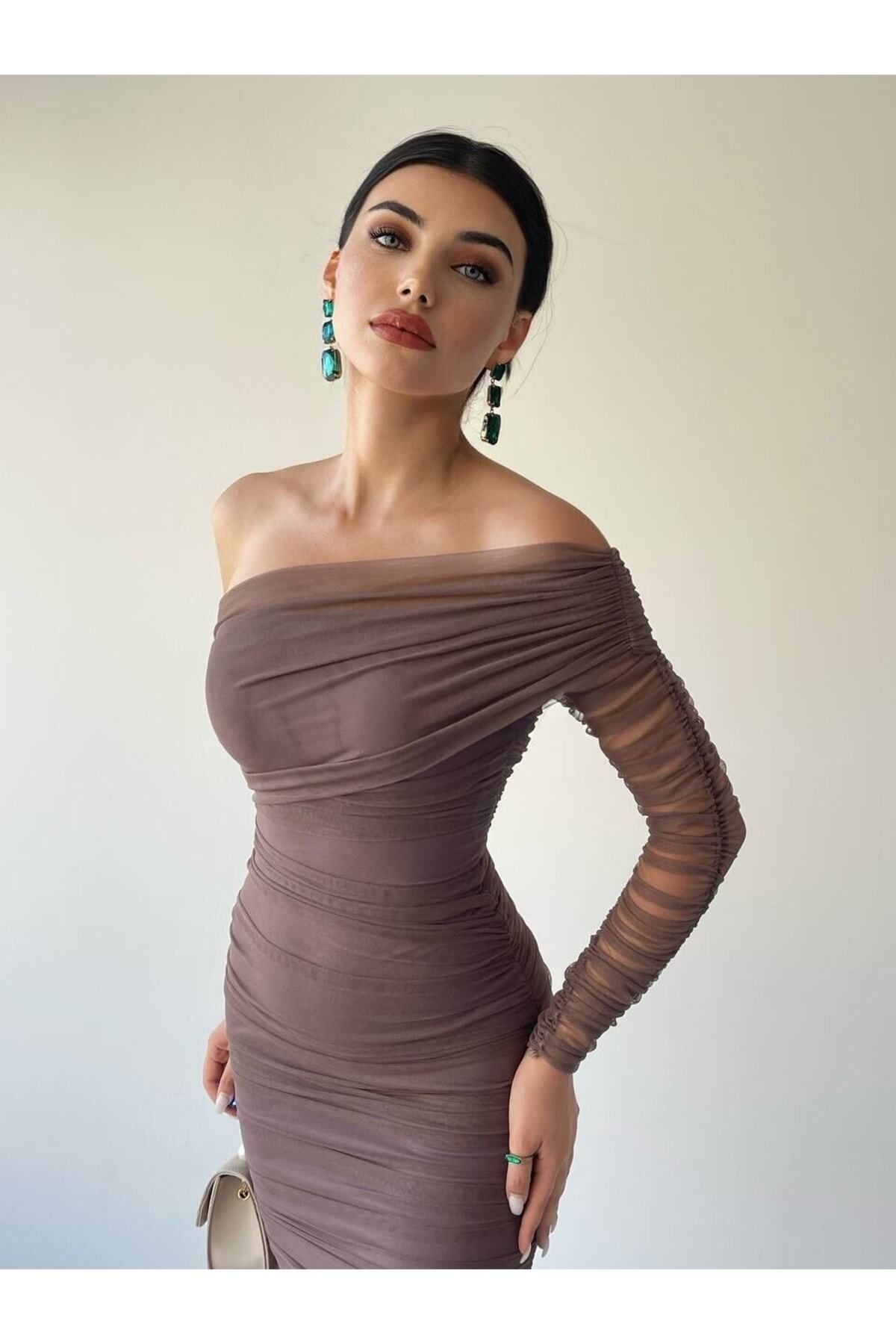 robe drapée à une manche