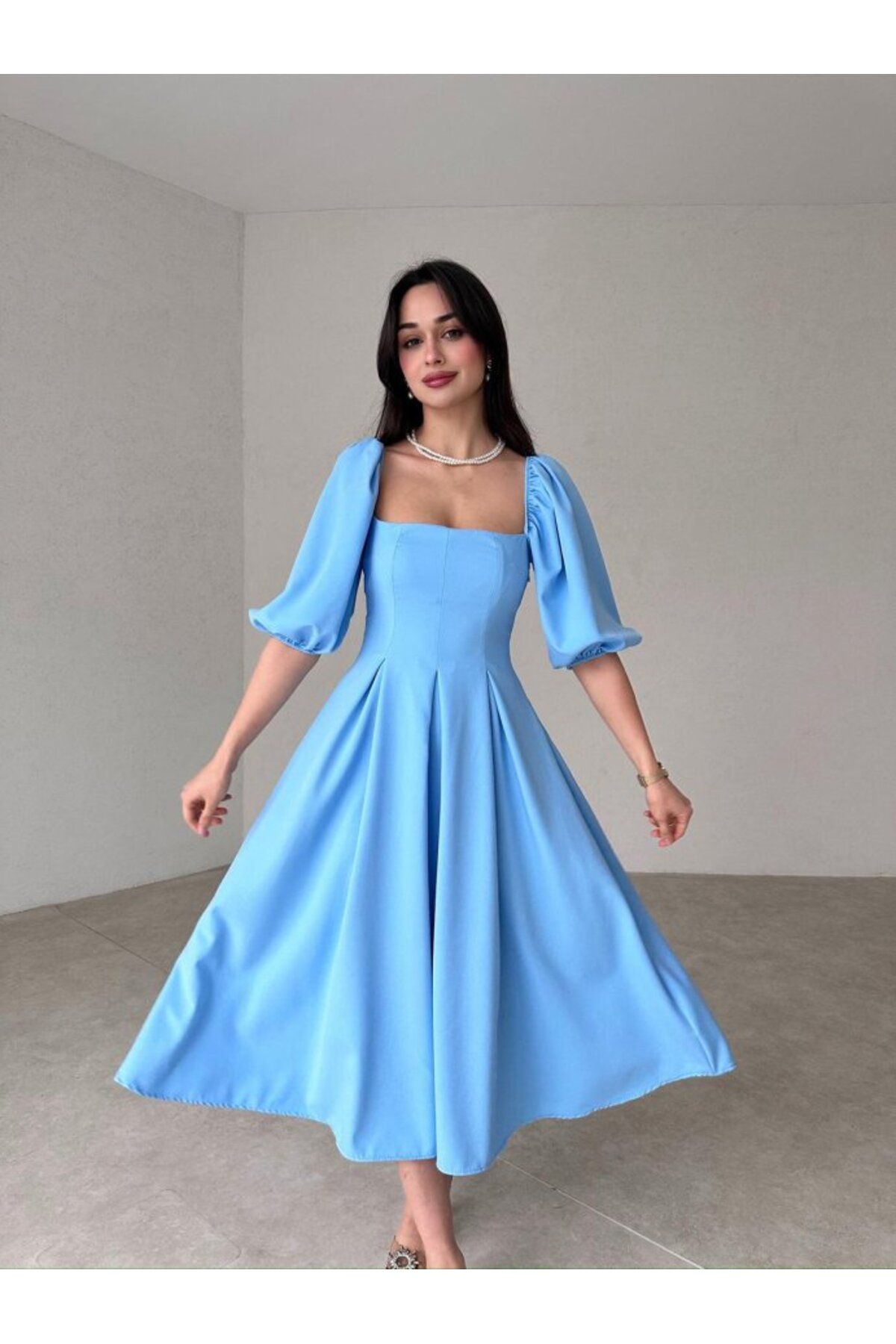 Afiş Butik Plisowana Sukienka Midi Z Bufiastymi Rękawami I Kwadratowym Kołnierzykiem Kobieta - L