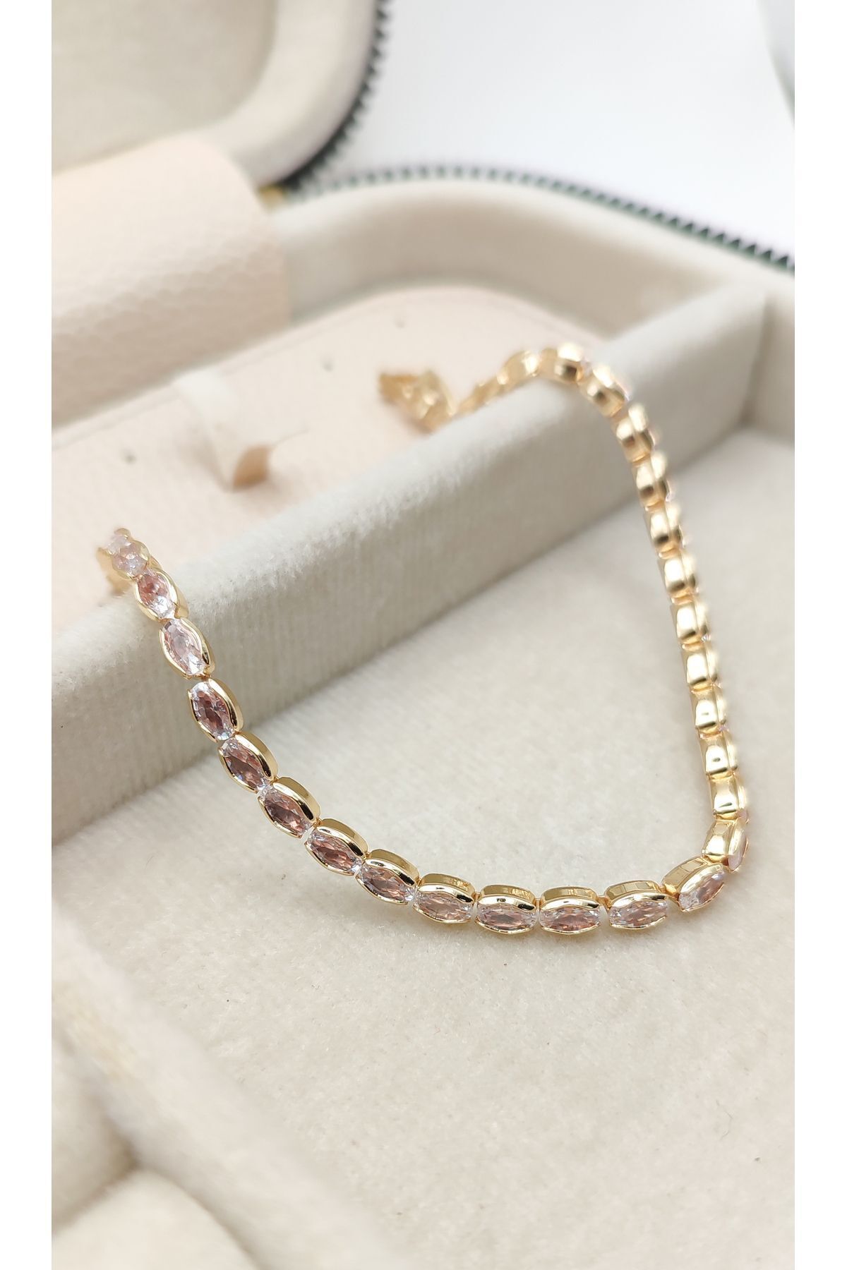 Minimal Zirkon Taşlı Su Yolu 14 Ayar Altın Kaplama Çelik Bileklik