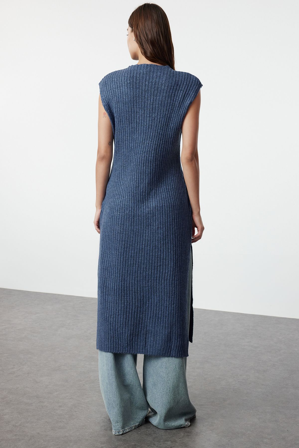 Trendyol Collection-Pulovere din tricotaje indigo cu textura moale - guler vertical TWOAW25SV00011 5