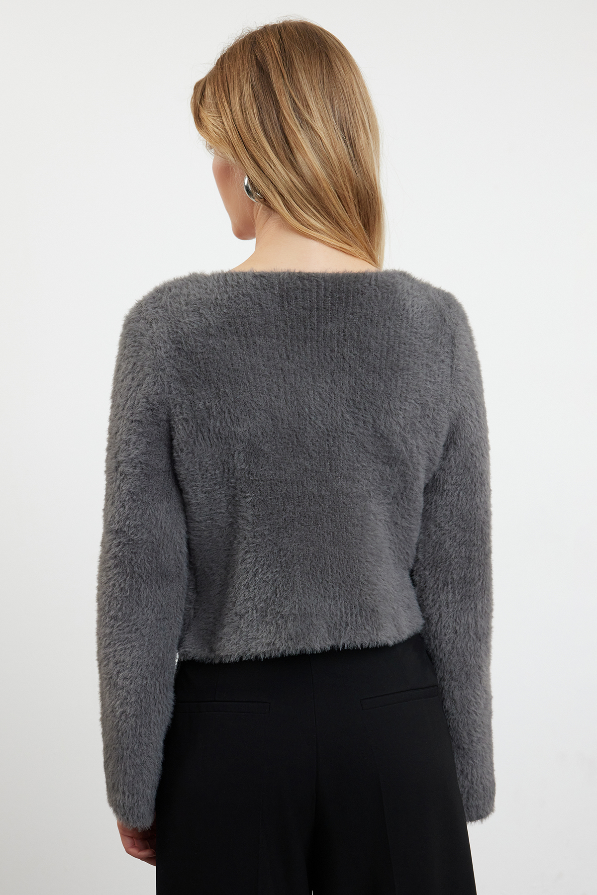 Trendyolmilla  Antrasit Crop Tüylü Bağlama Detaylı Triko Hırka TWOAW25HI00111 - Görsel 5