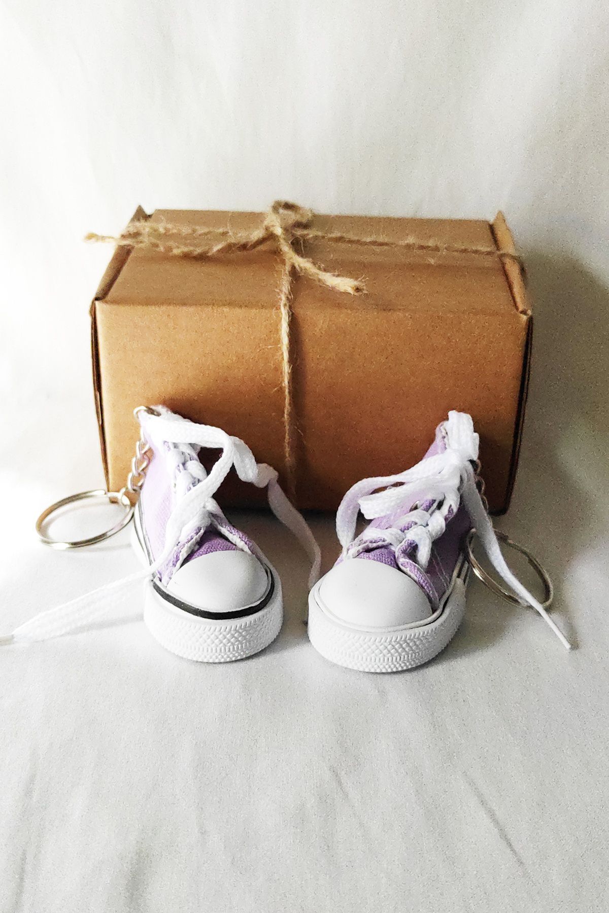 dudu kids Kraft Kutulu Lila Kampüs Ayakkabı Anahtarlık -7 cm -Çanta Süsü -Doğum Günü Hediyesi fotoğrafı 3 (önizleme)