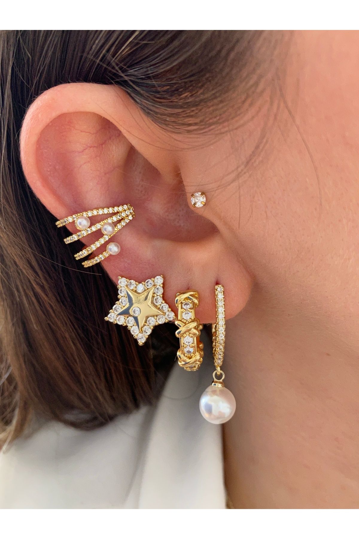 Pinery Jewels-4 صفوف من أقراط غضروف الأذن النسائية المرصعة باللؤلؤ 2