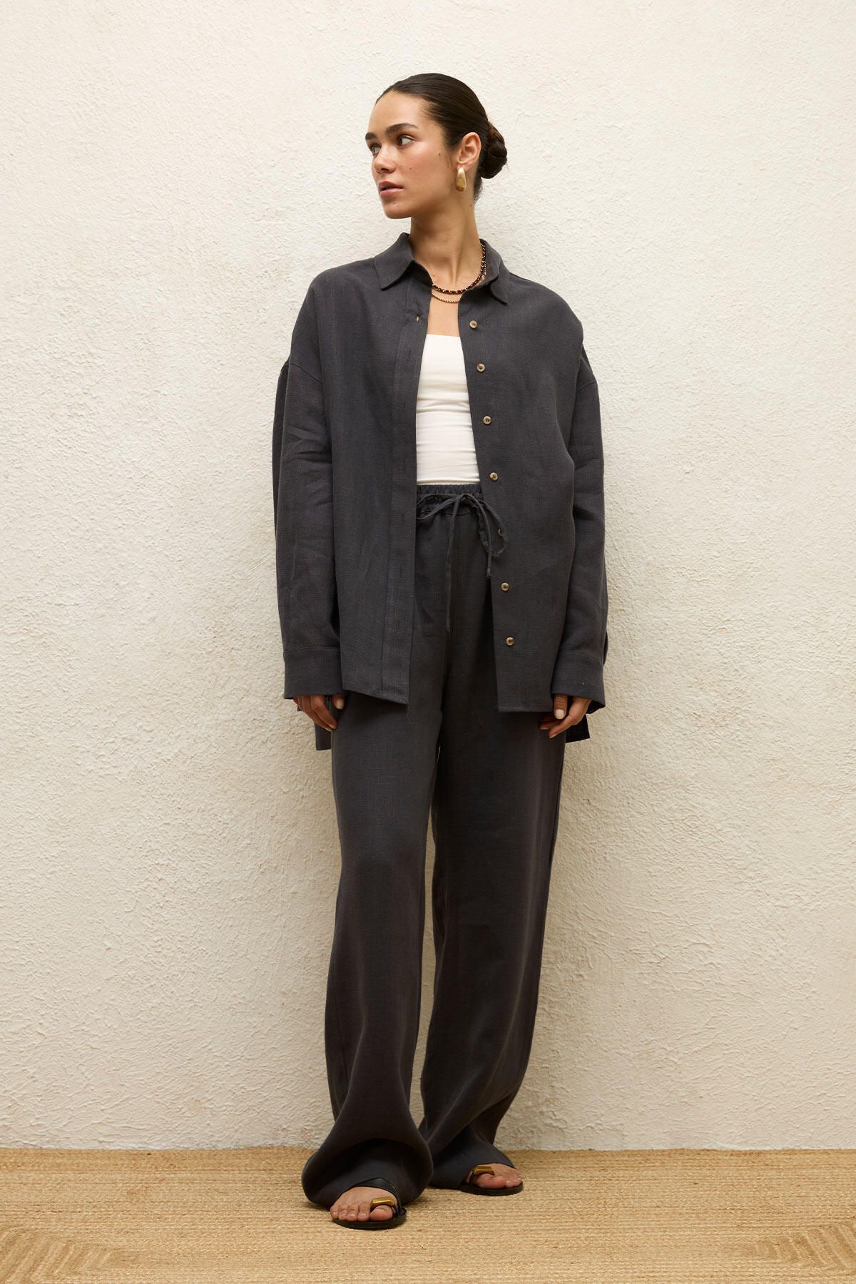 Manuka-Anthracite Linen Oversize Shirt - Buttoned 7
