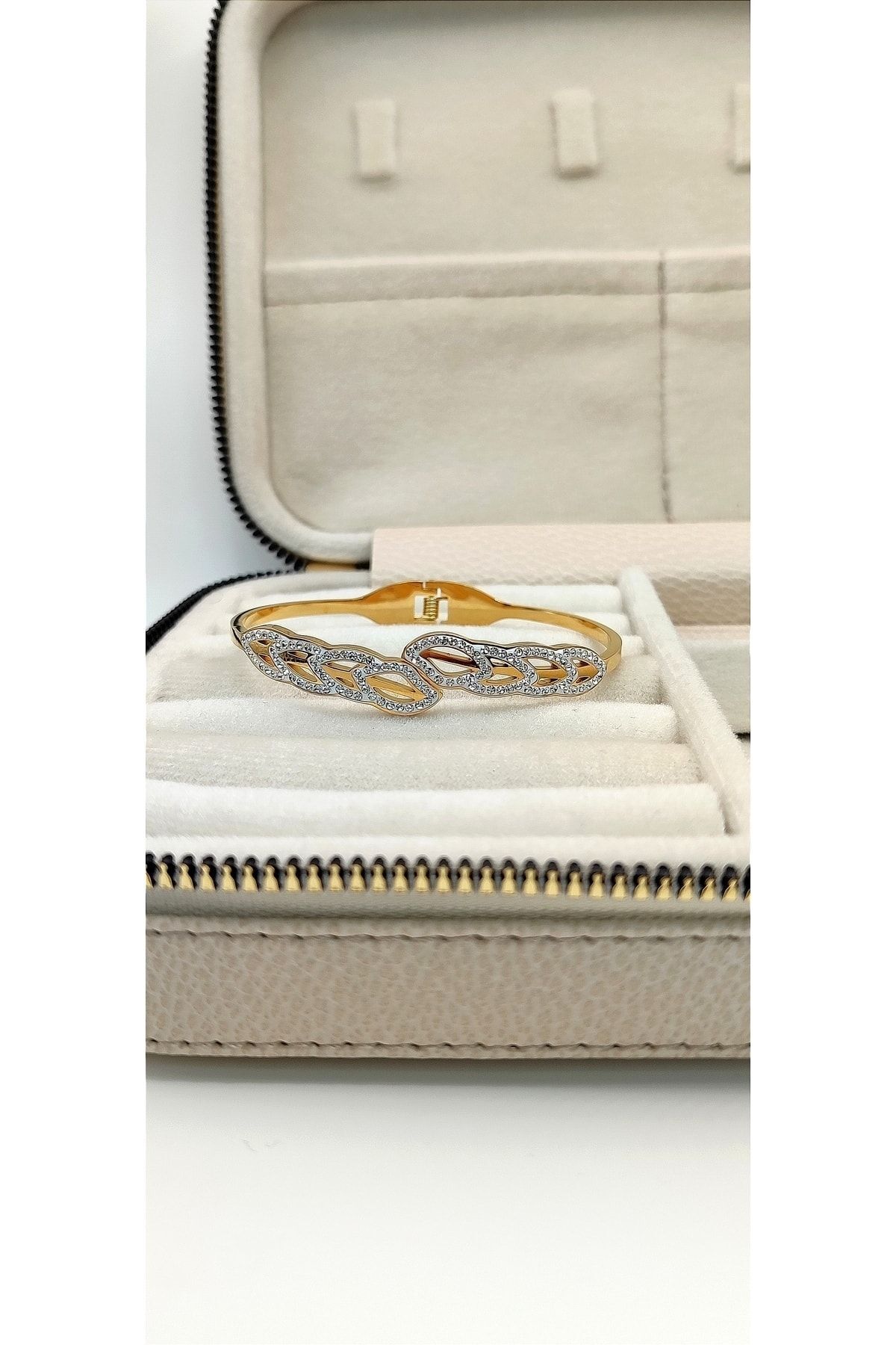 Hesione Zirkon Taşlı 14 Ayar Altın Kaplama Kelepçe Çelik Bileklik