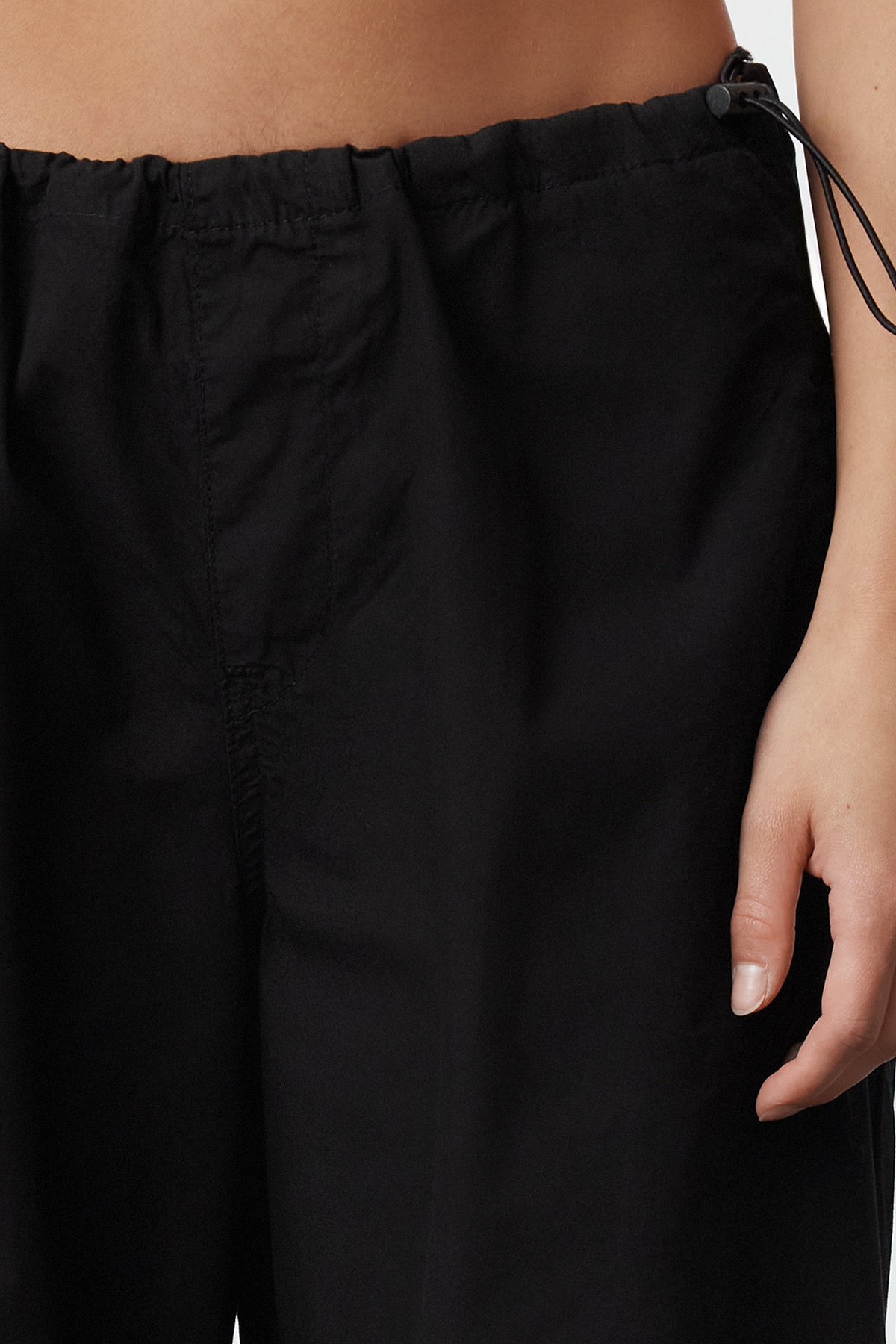 Trendyolmilla  Siyah Stoperli Normal Bel Paraşüt Pantolon TWOAW23JE00738 - Görsel 3