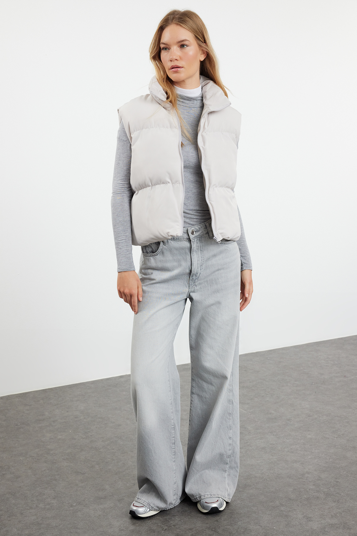 Trendyol Collection Wodoodporna kamizelka puchowa w kolorze kamienia - TWOAW2...