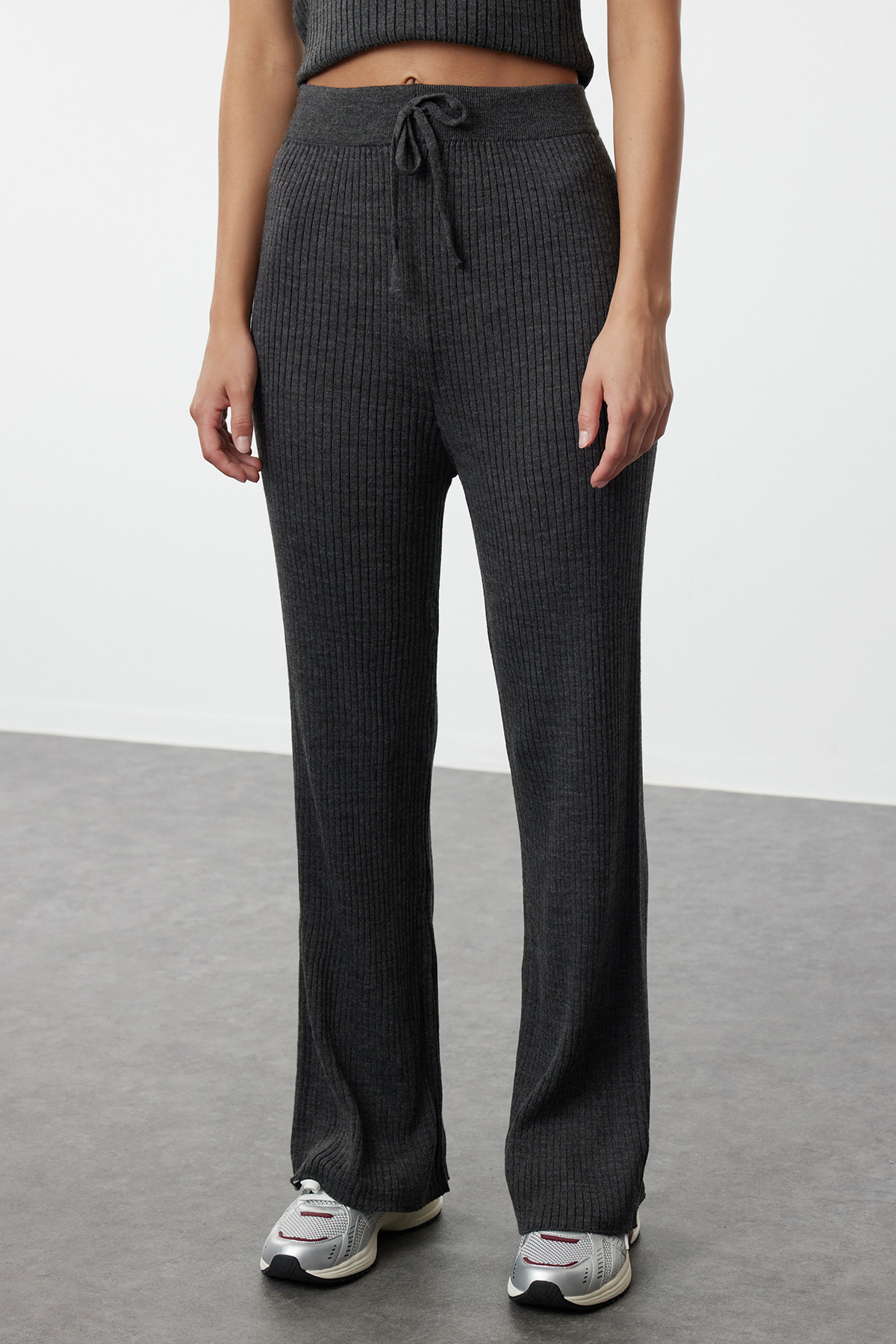 Trendyolmilla  Antrasit Fitillli Bluz Hırka Pantolon Triko Alt-Üst Takım TWOAW22AU0006 - Görsel 3