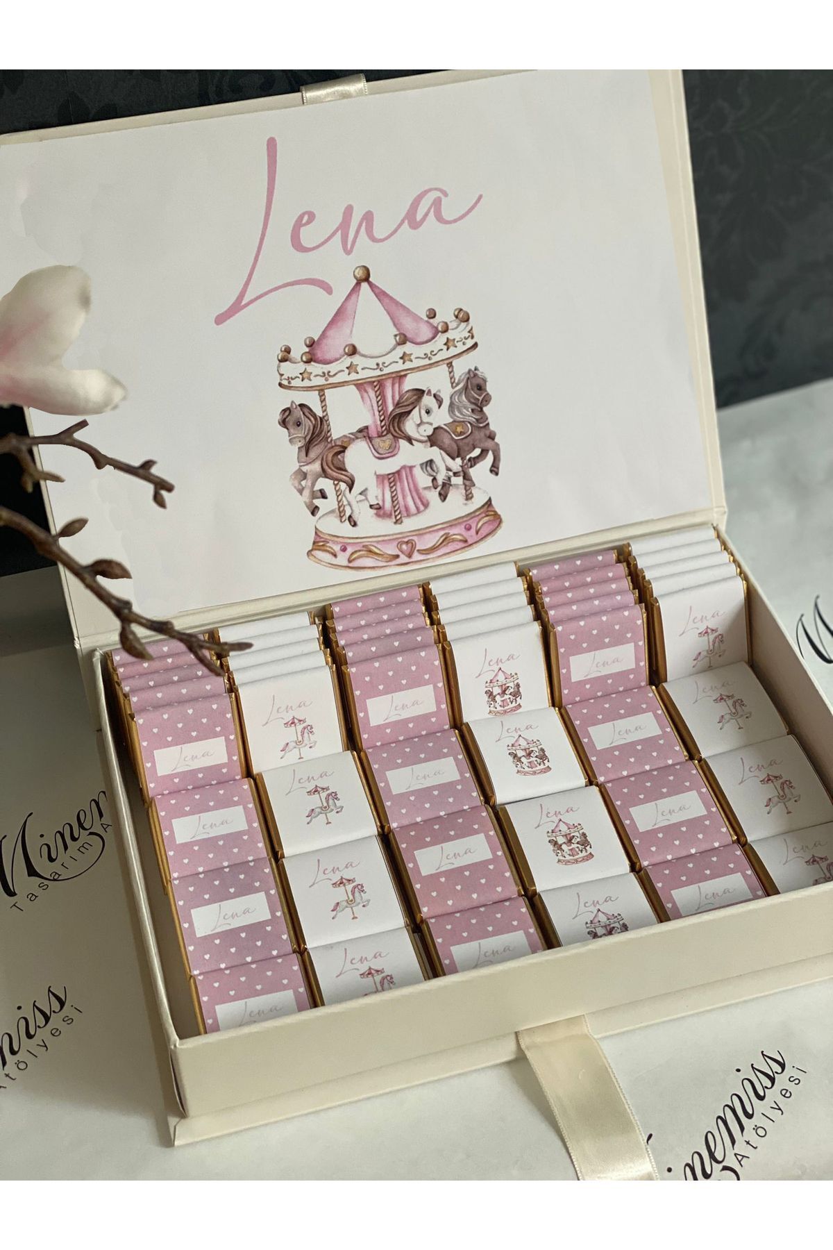 Minemiss Tasarım Kutulu İsme Özel Tasarımlı Kız-Erkek Bebek Çikolatası 100 Adet Dogum-Yaş Günü-Hediyelik Çikolata fotoğrafı 2 (önizleme)