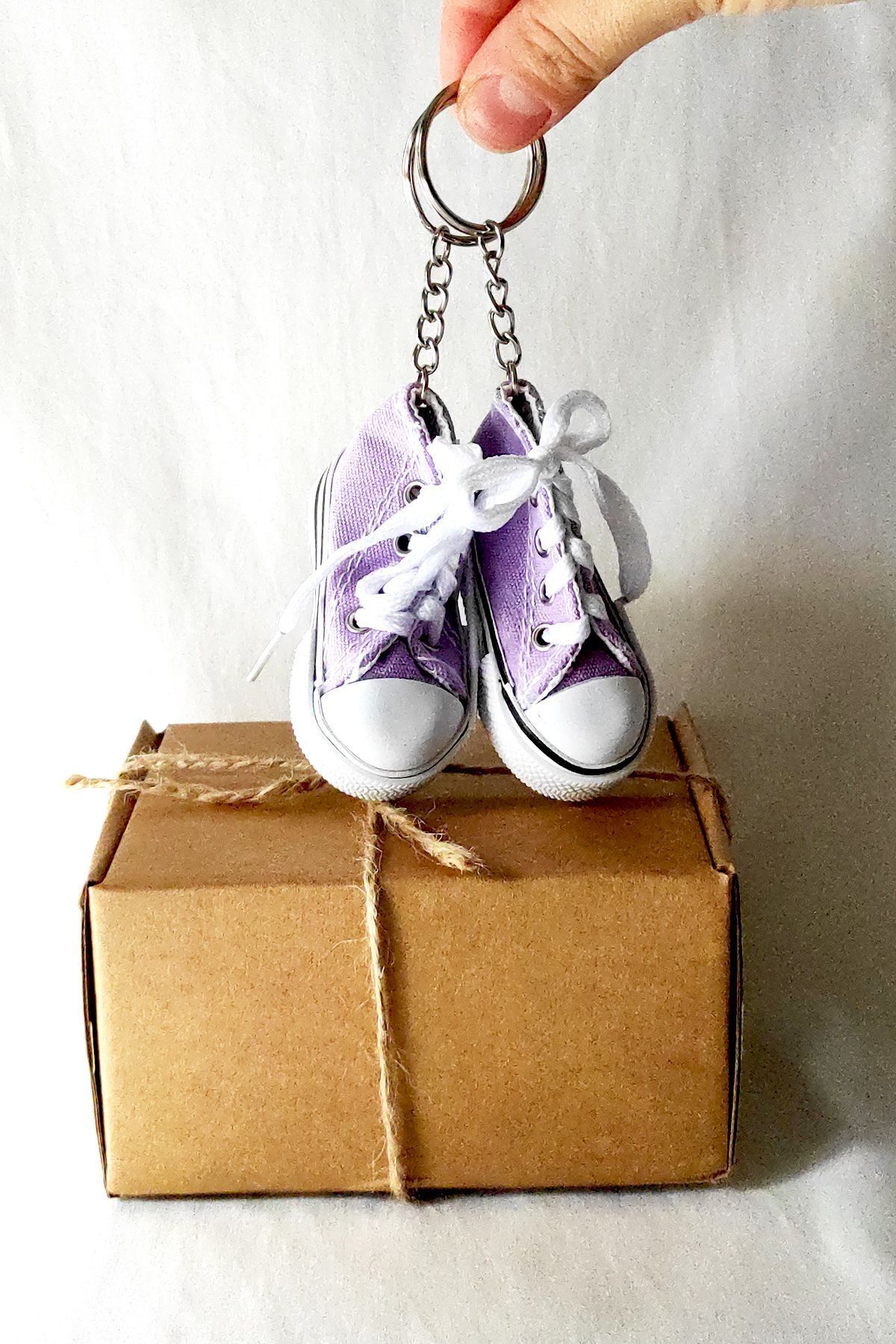 dudu kids Kraft Kutulu Lila Kampüs Ayakkabı Anahtarlık -7 cm -Çanta Süsü -Doğum Günü Hediyesi fotoğrafı 2 (önizleme)