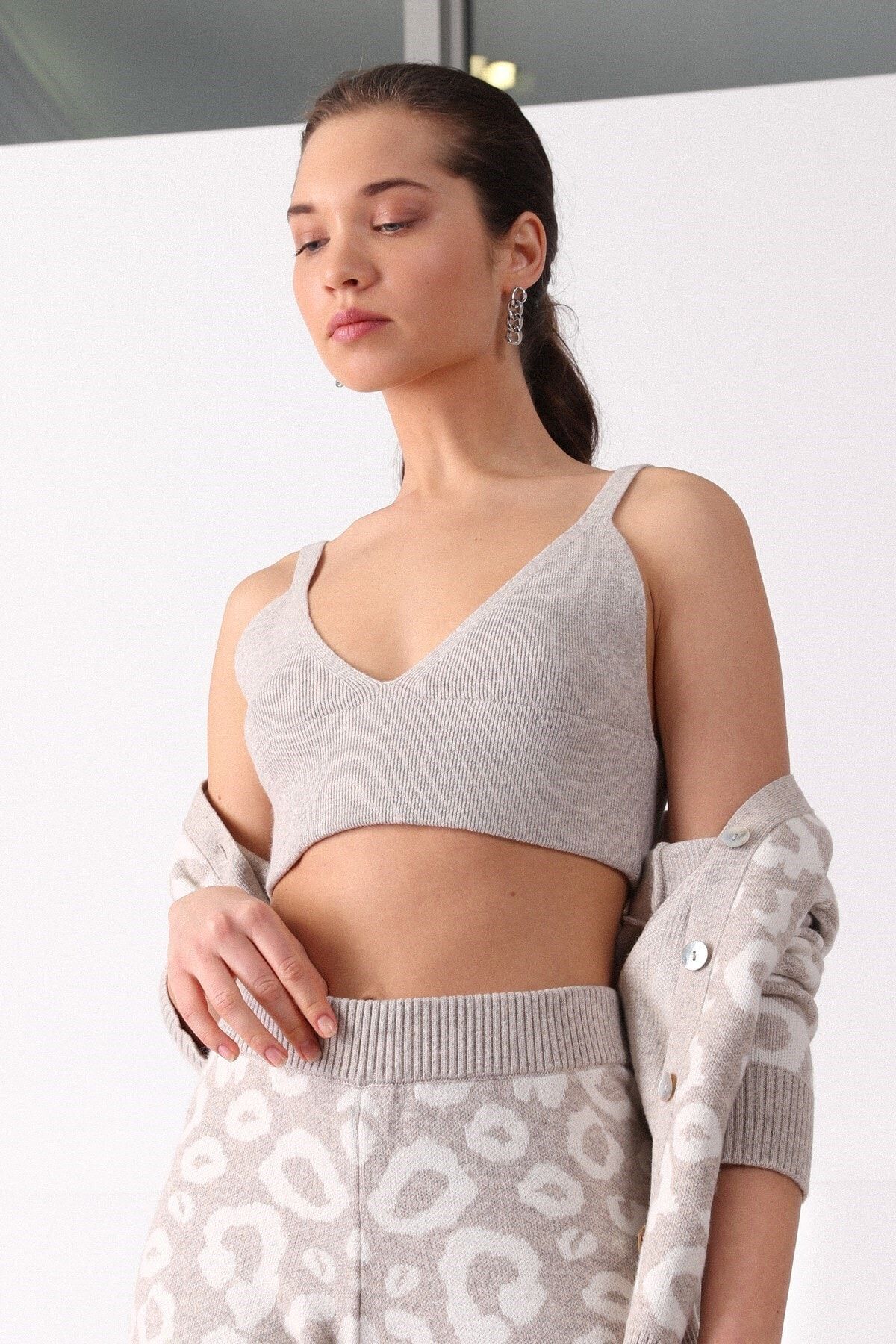 Kadın  Ekru Leopar Desenli Kaşmirli Triko Hırka