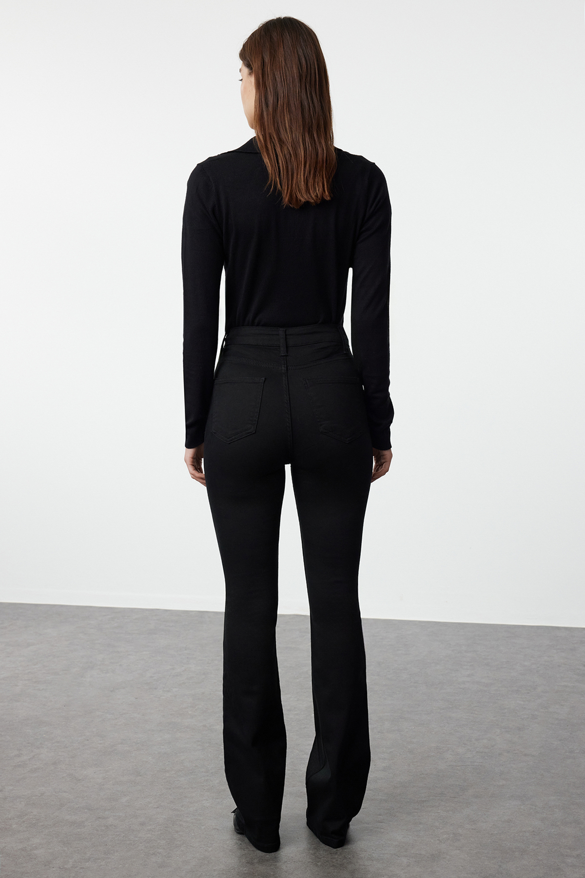 Trendyolmilla  Solmayan Siyah Toparlayıcı Yüksek Bel Ekstra Esnek Flare Esnek Jeans TWOAW23JE00250 - Görsel 5