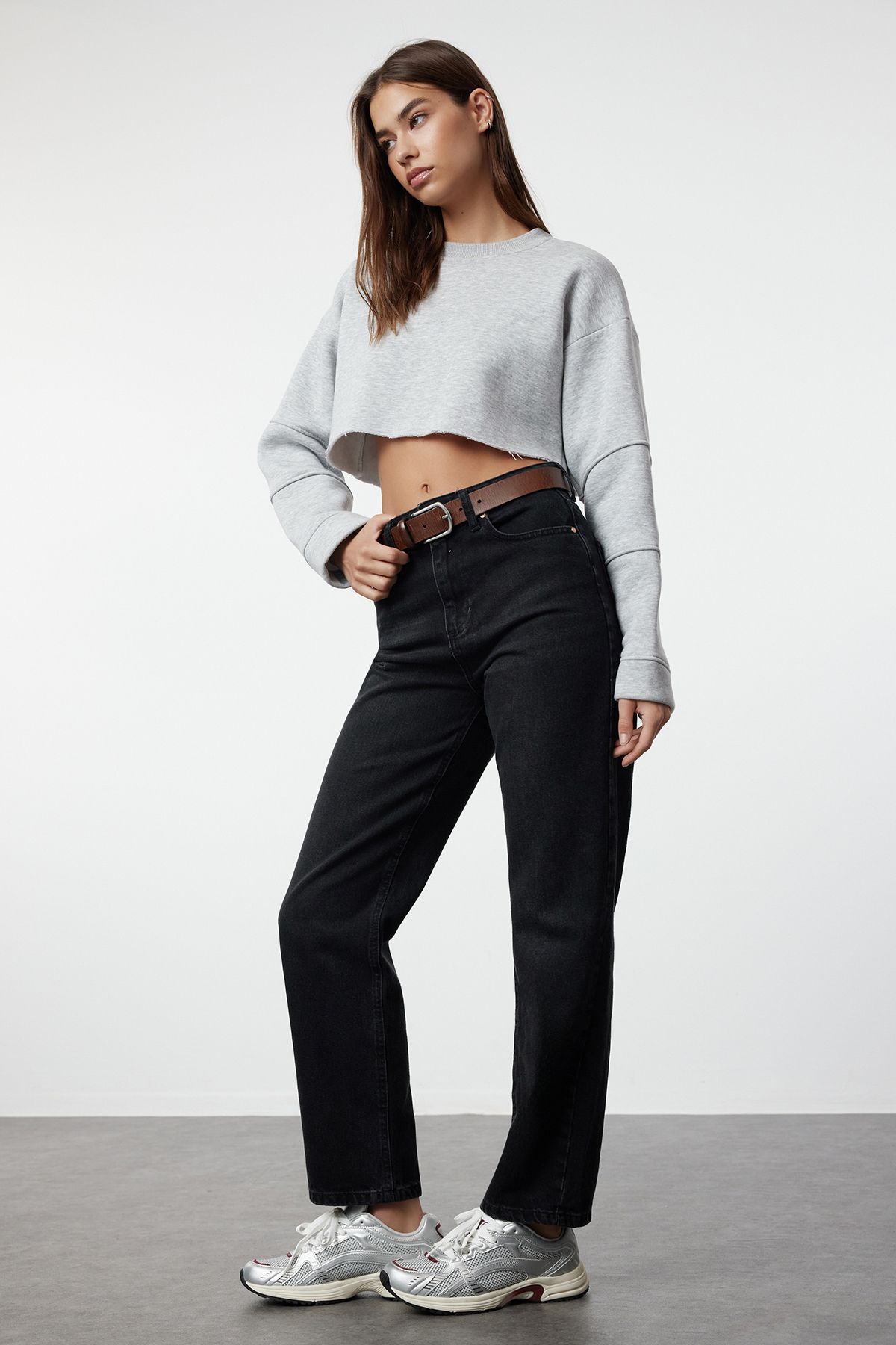 Trendyol Collection-Fekete magas derekú, egyenes farmernadrág TWOSS23JE00089 2