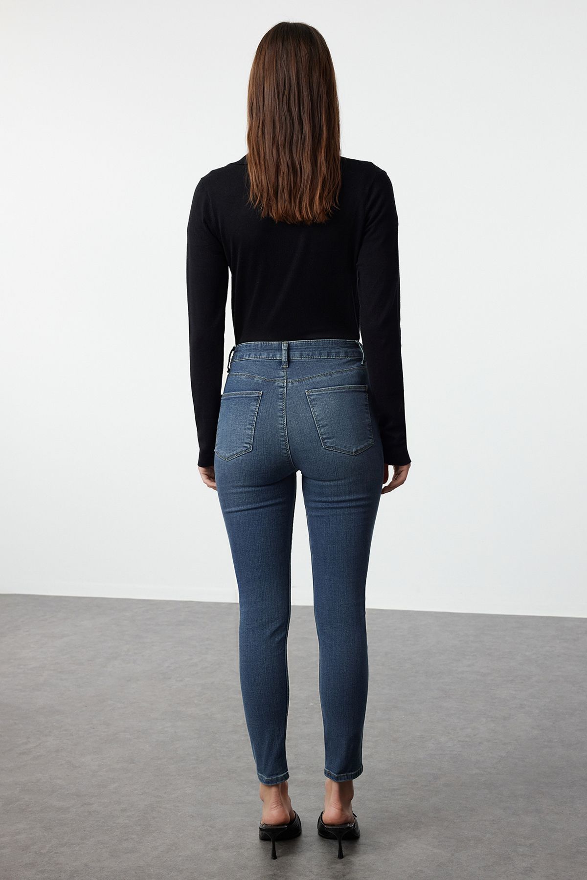 Trendyol Collection-Blugi skinny albastri cu talie inalta TWOAW24JE00066 5