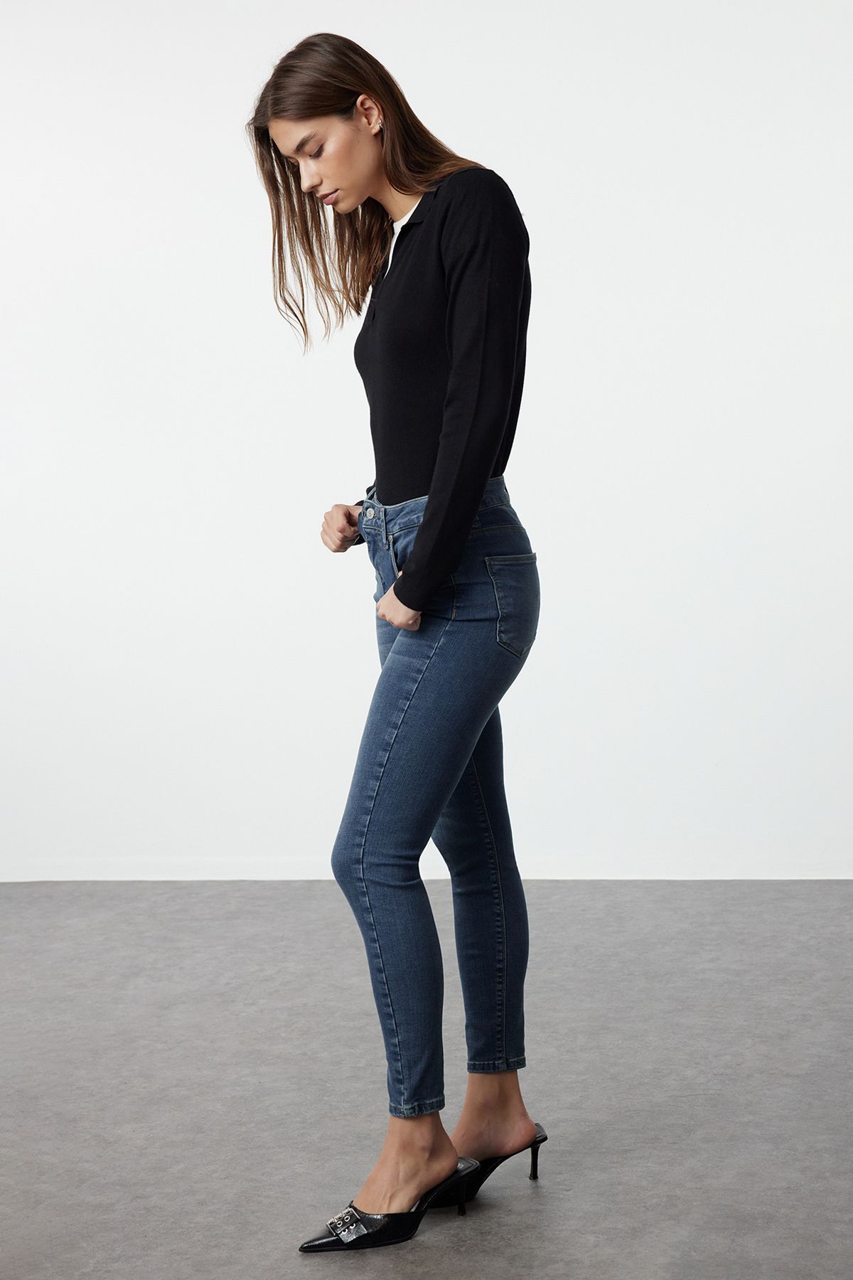 Trendyol Collection-Blugi skinny albastri cu talie inalta TWOAW24JE00066 2