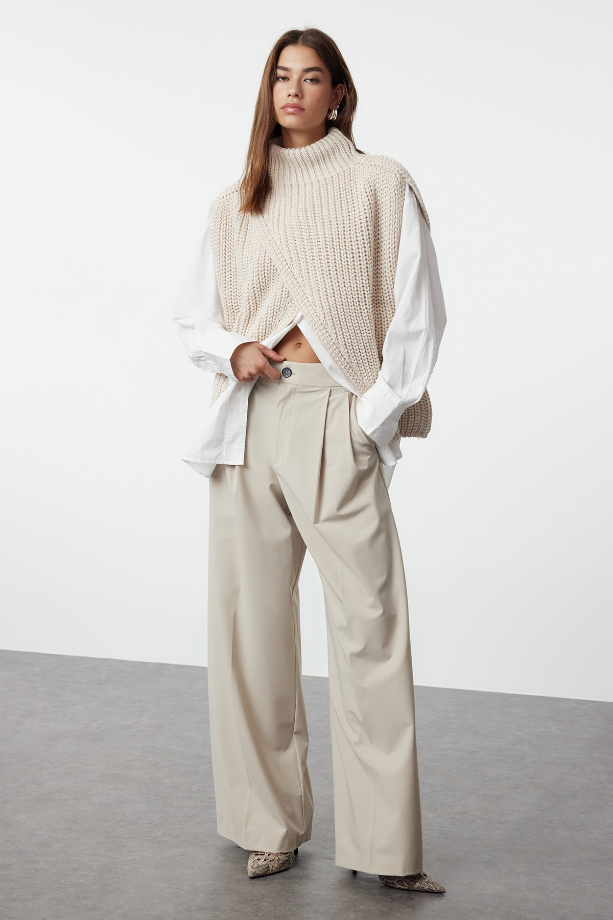 Trendyol Collection Tas Panco TWOAW25PA00000 з коміром-стійкою та розрізами