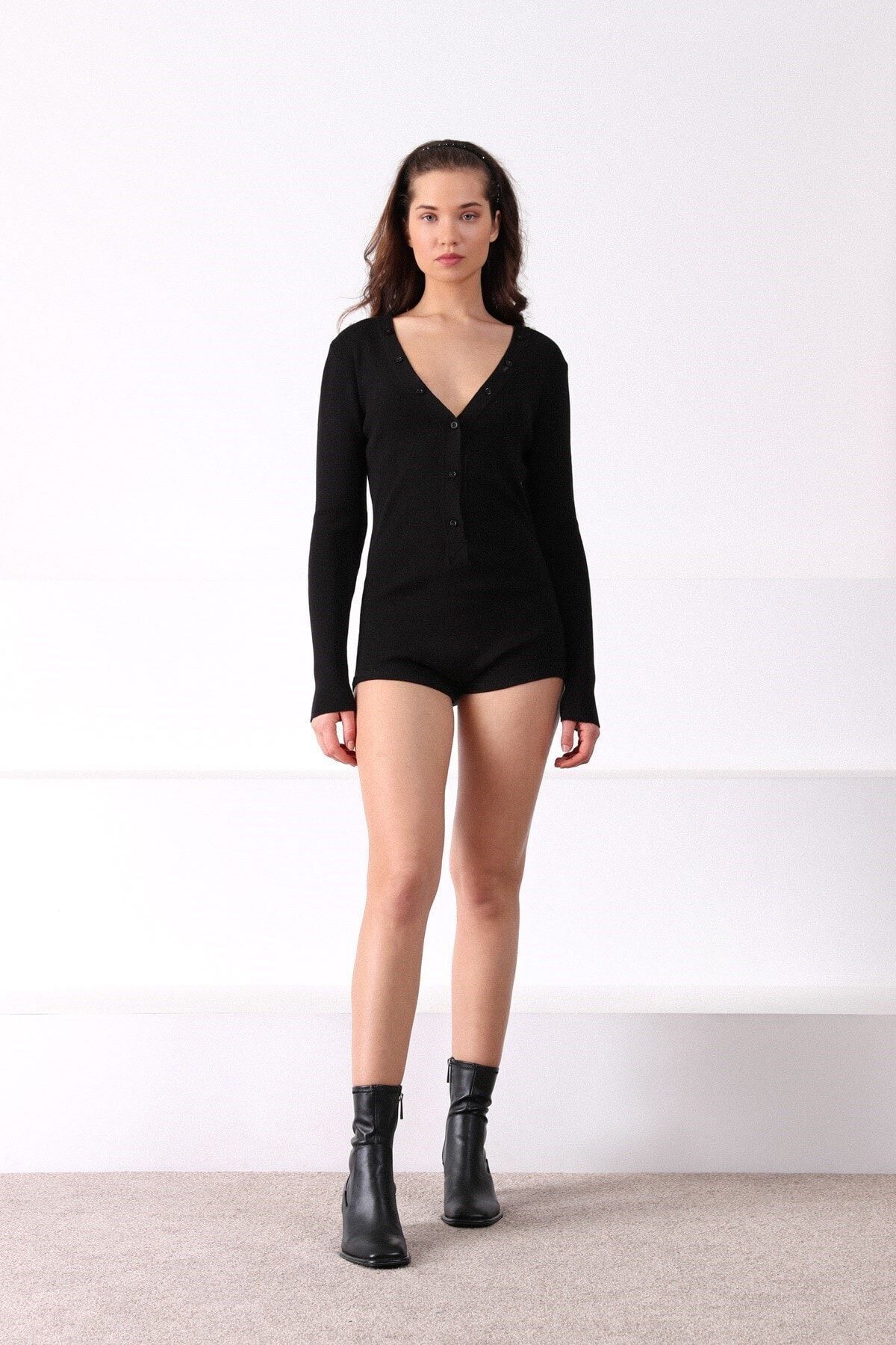 Ferraro-Women's Black V-Neck Buttoned Short Knitwear Jumpsuit 5