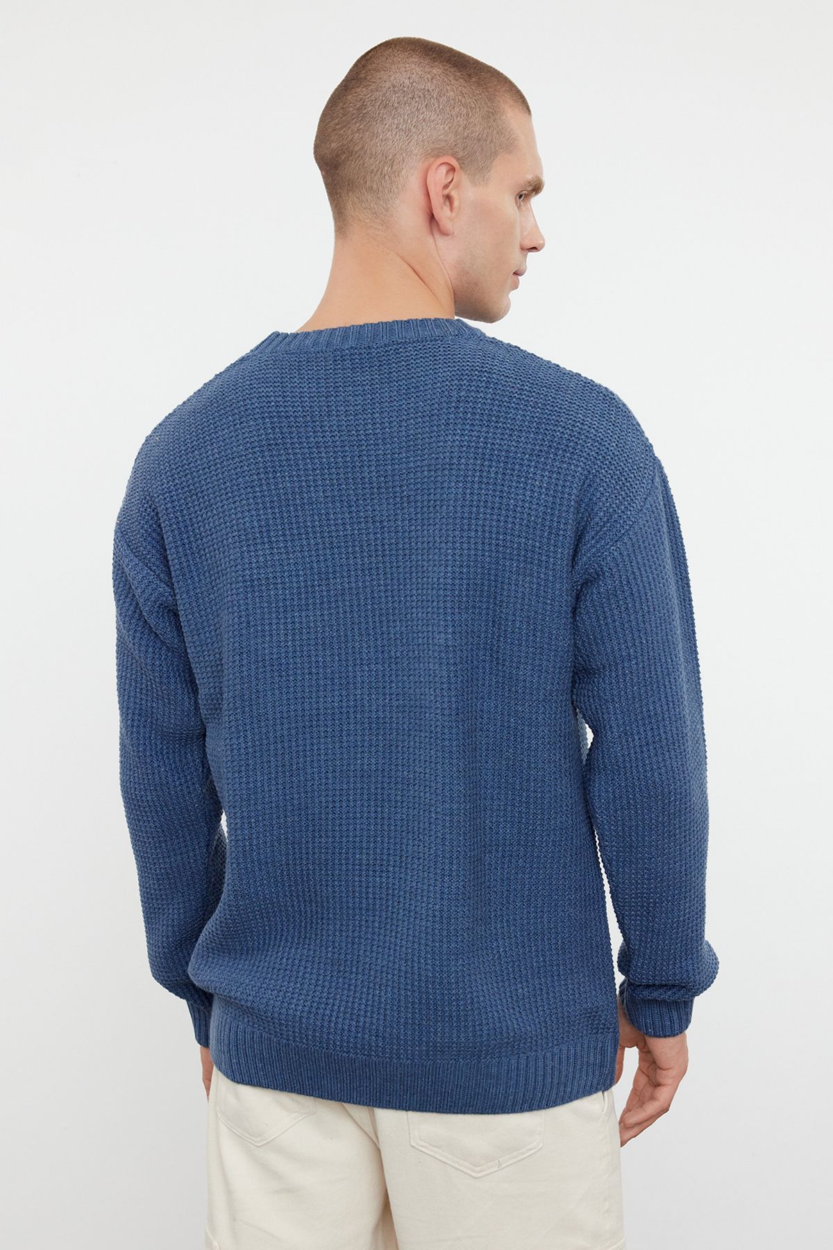 Trendyol Collection-Πουλόβερ Indigo Oversize Crew με υφή TMNAW24KZ00032 10