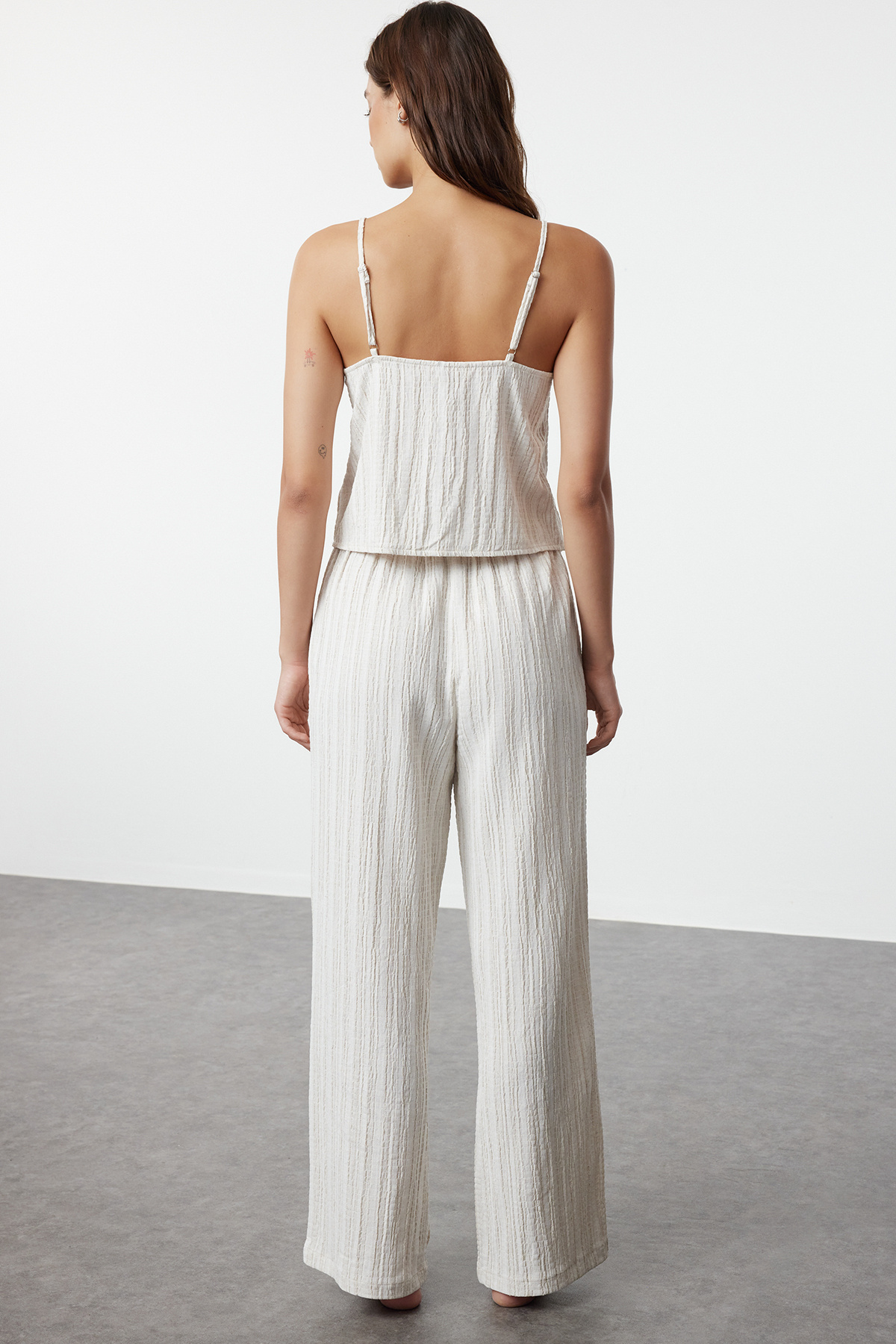 Trendyolmilla  Ekru Bağlama Detaylı İp Askılı Dokuma Pijama Takımı THMSS24PT00402 - Görsel 5