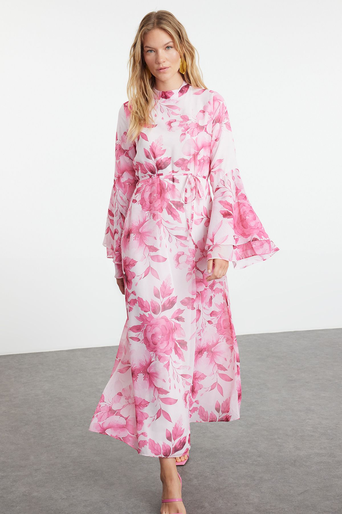 Trendyol Modest-Φούξια φόρεμα σιφόν με λουλουδάτο μοτίβο - με υφαντή επένδυση TCTSS24EB00276 1