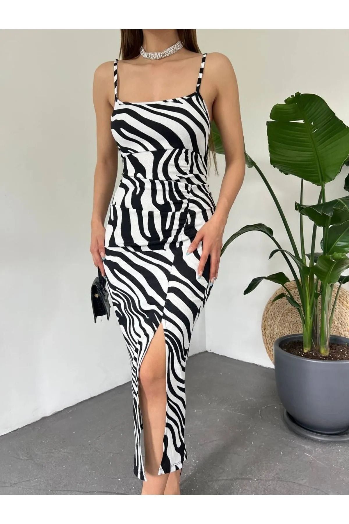 https://cdn.dsmcdn.com/ty1432/product/media/images/prod/QC/20240721/17/8cca330b-77aa-37ad-94bd-6651b1e8cf27/1_org_zoom.jpg