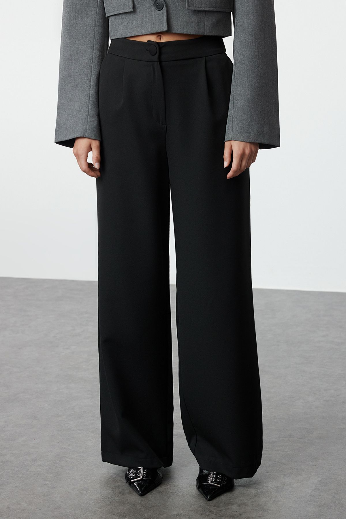 Trendyol Collection-Schwarze Stoffhose mit weitem Bein und Falten – TWOSS21PL0189 16