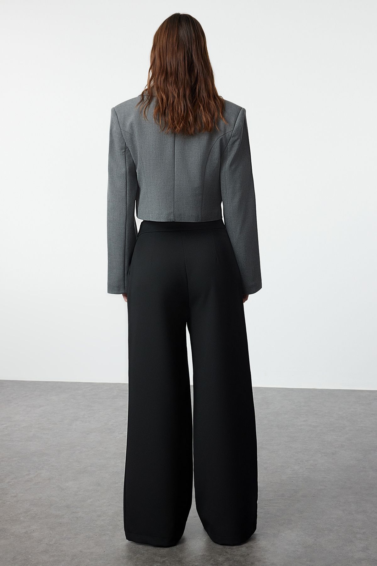Trendyol Collection-Schwarze Stoffhose mit weitem Bein und Falten – TWOSS21PL0189 17