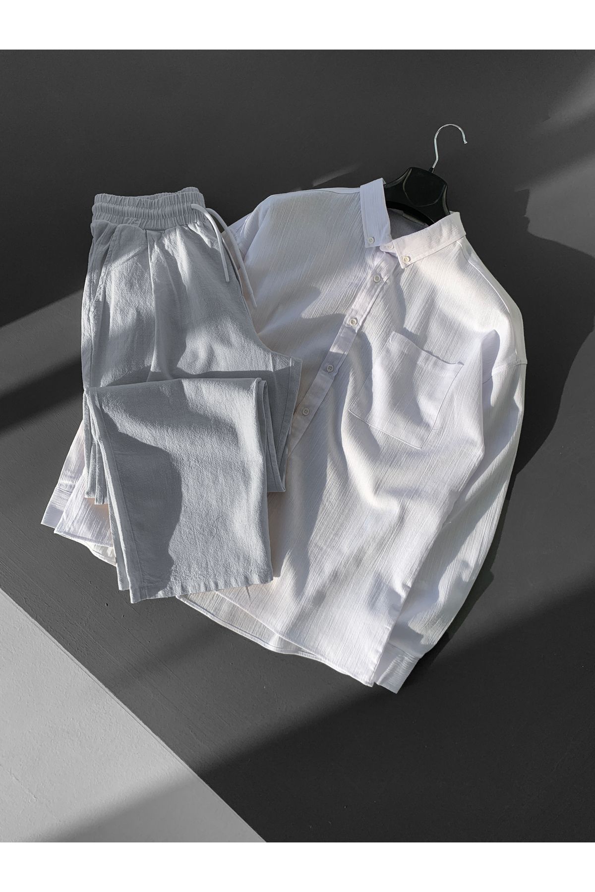 NO1 KONSEPT Set De Pantaloni Gri, Cămașă Albă De In Supradimensionat Masculin - L