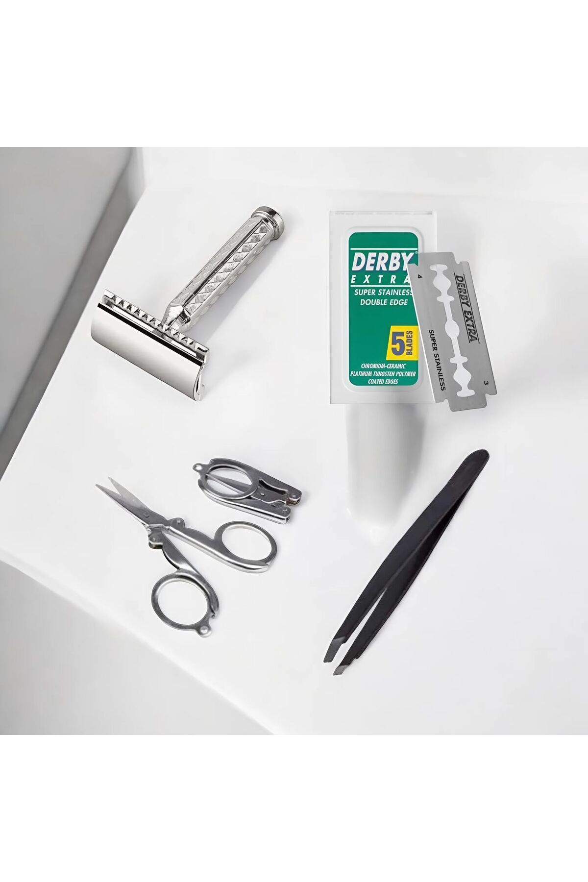 Süper 4'Lü Set&1 Adet Tıraş Makinesi&1Adet(10lu Yaprak Jilet)&1 Adet Bıyık Makas&1 Adet Cımbız