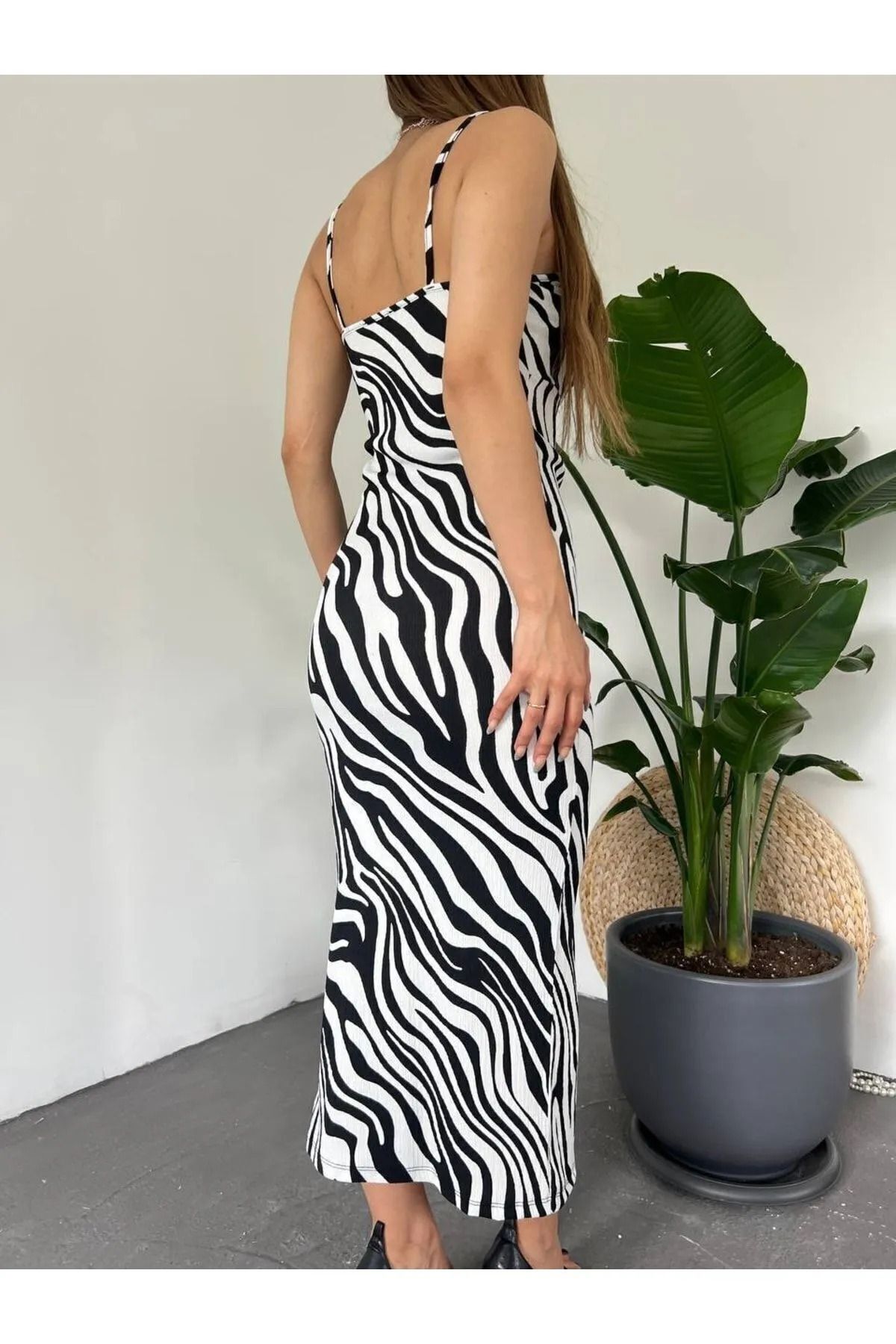 https://cdn.dsmcdn.com/ty1433/product/media/images/prod/QC/20240721/17/a7d4fd3e-5b40-3ac7-b70d-3cb1dec13041/1_org_zoom.jpg