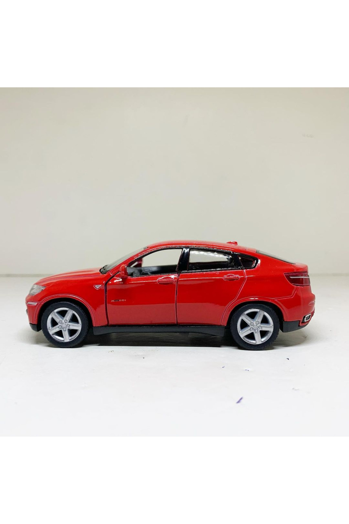 WELLY 1.36 ÖLÇEK KİNSMART LİSANSLI BMW X6 MODEL METAL ARABA
