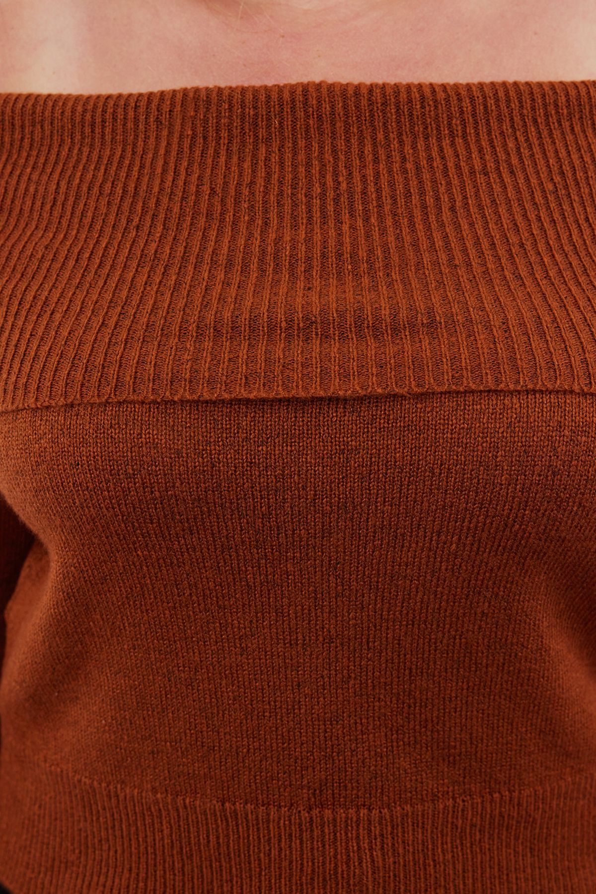 Trendyol Curve-Brązowy sweter z dzianiny Carmen z kołnierzykiem - TBBAW25AN00010 4