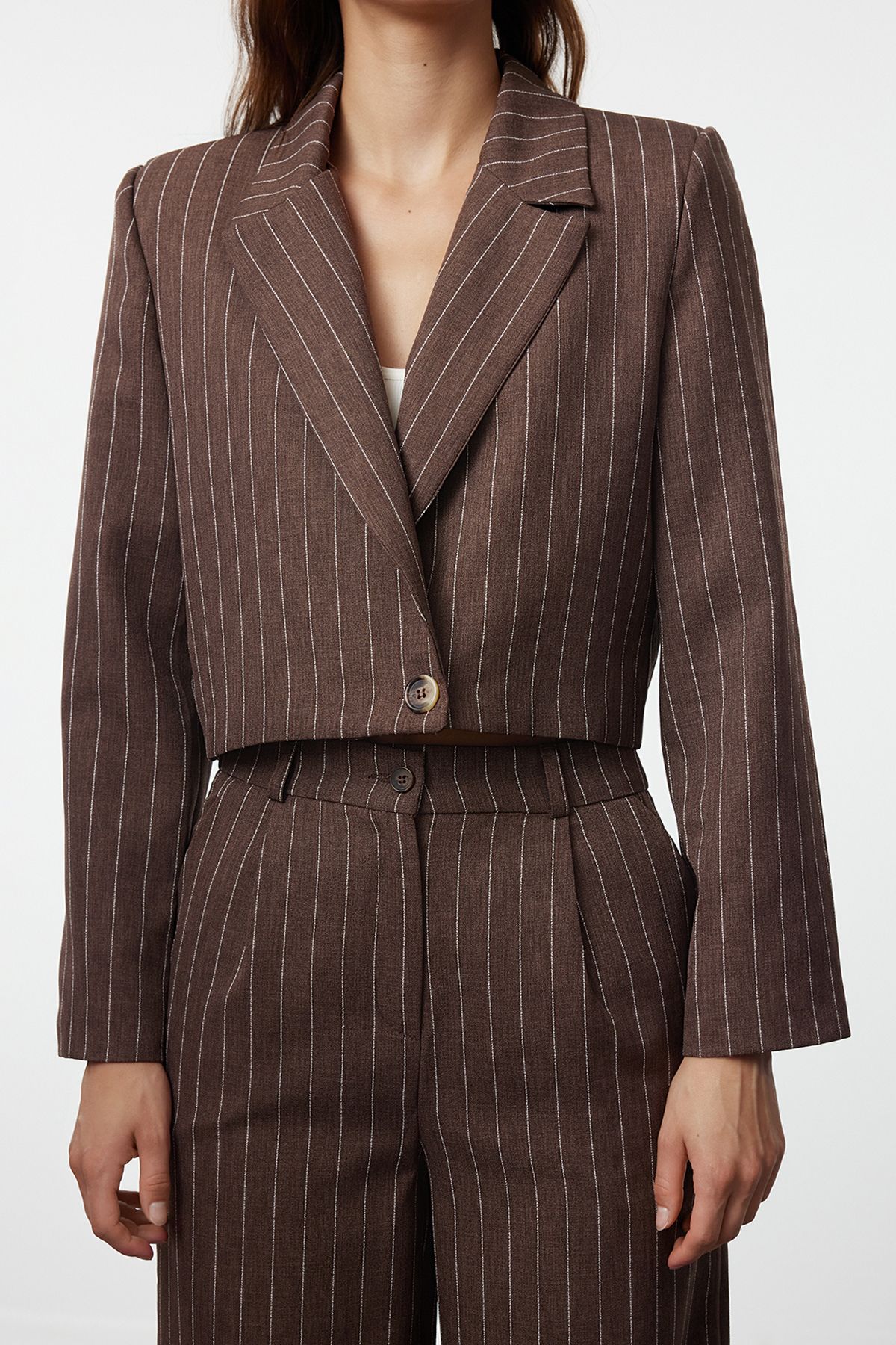 Trendyol Collection-Barna csíkos Regular Crop blézerkabát - TWOSS23BC00029 4