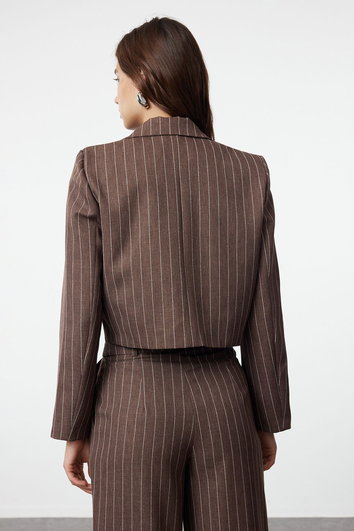 Trendyol Collection-Barna csíkos Regular Crop blézerkabát - TWOSS23BC00029 5