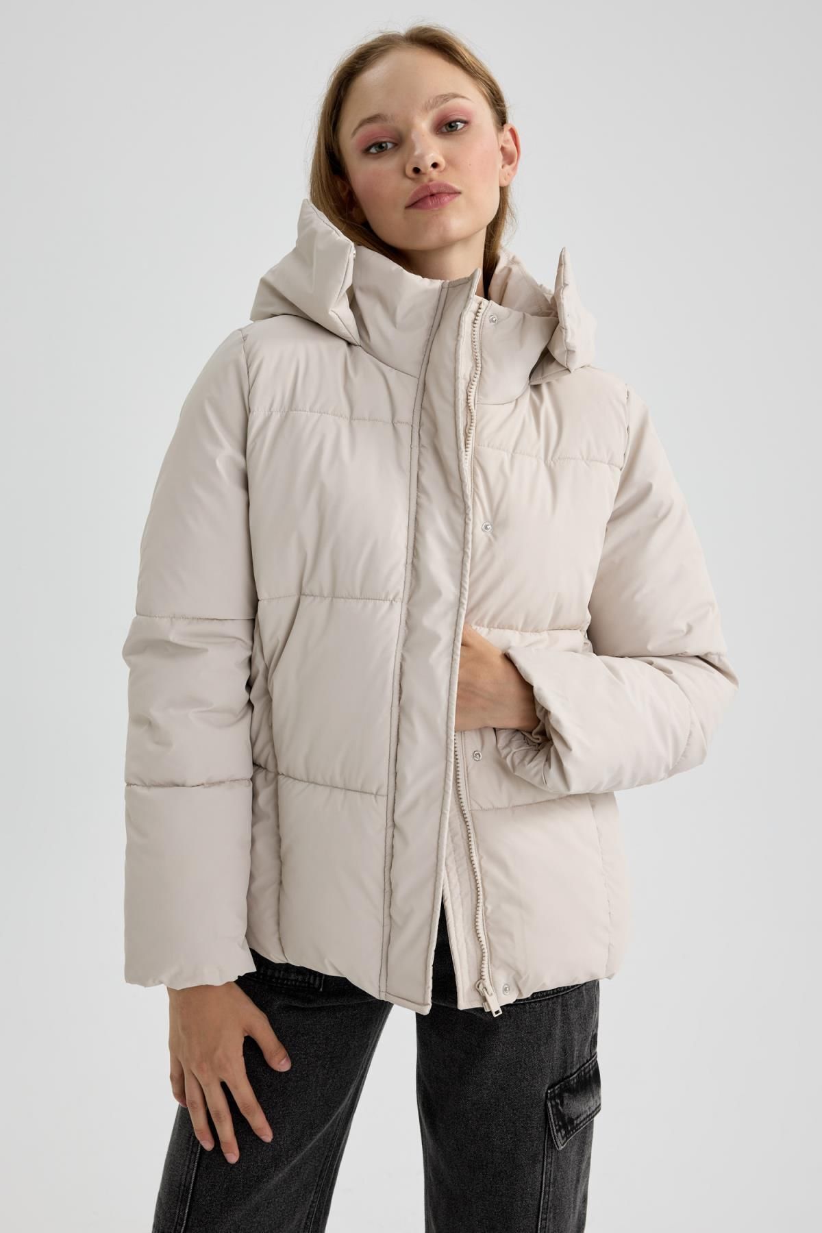 Waterproof Relax Fit Hooded Puffer Jacket A4090ax23wn