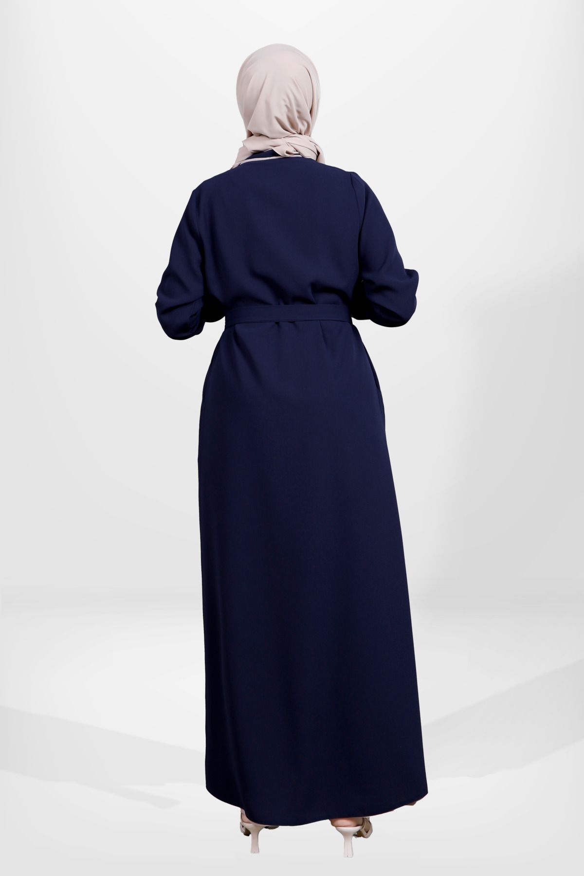 مانتو و عبای پوشیده زنانه BROOCH CONTETIVE COLY NAVY COLOR BINARY ABAYA 3983 Beyza