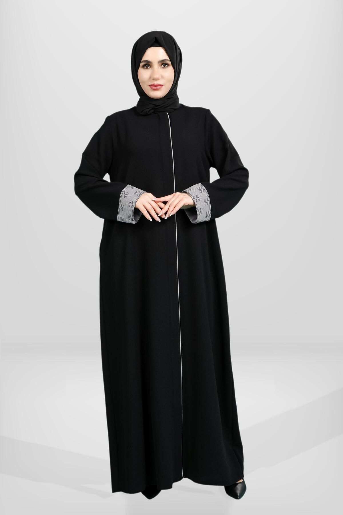 مانتو و عبای پوشیده زنانه کاف کولی زیپ دار رنگ سیاه سفید FERACE 3972 Beyza