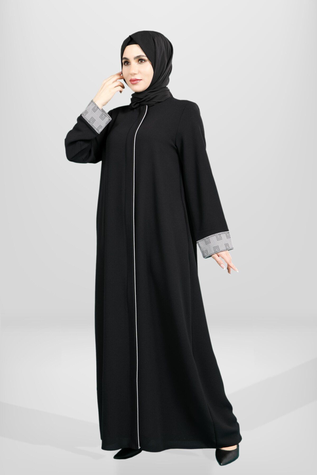 مانتو و عبای پوشیده زنانه کاف کولی زیپ دار رنگ سیاه سفید FERACE 3972 Beyza