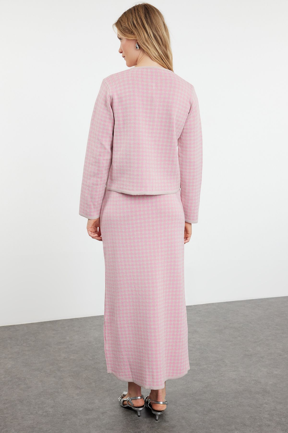 Trendyol Modest-Set tricotaje roz pentru partea de sus și de jos - model în carouri TCTAW25US00057 5