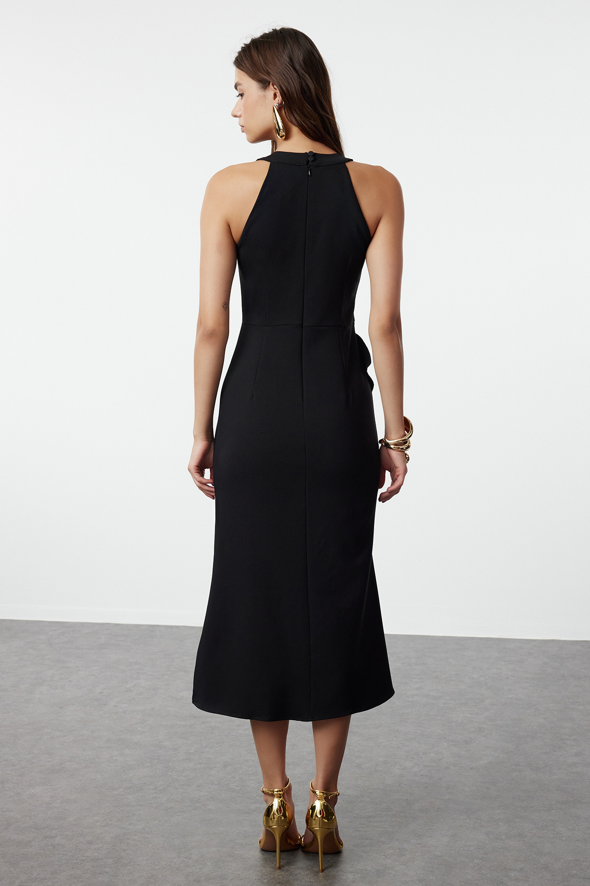 Trendyolmilla  Siyah Volanlı Dokuma Şık Abiye Gece Mezuniyet Elbisesi TPRAW19BB0144 - Görsel 5