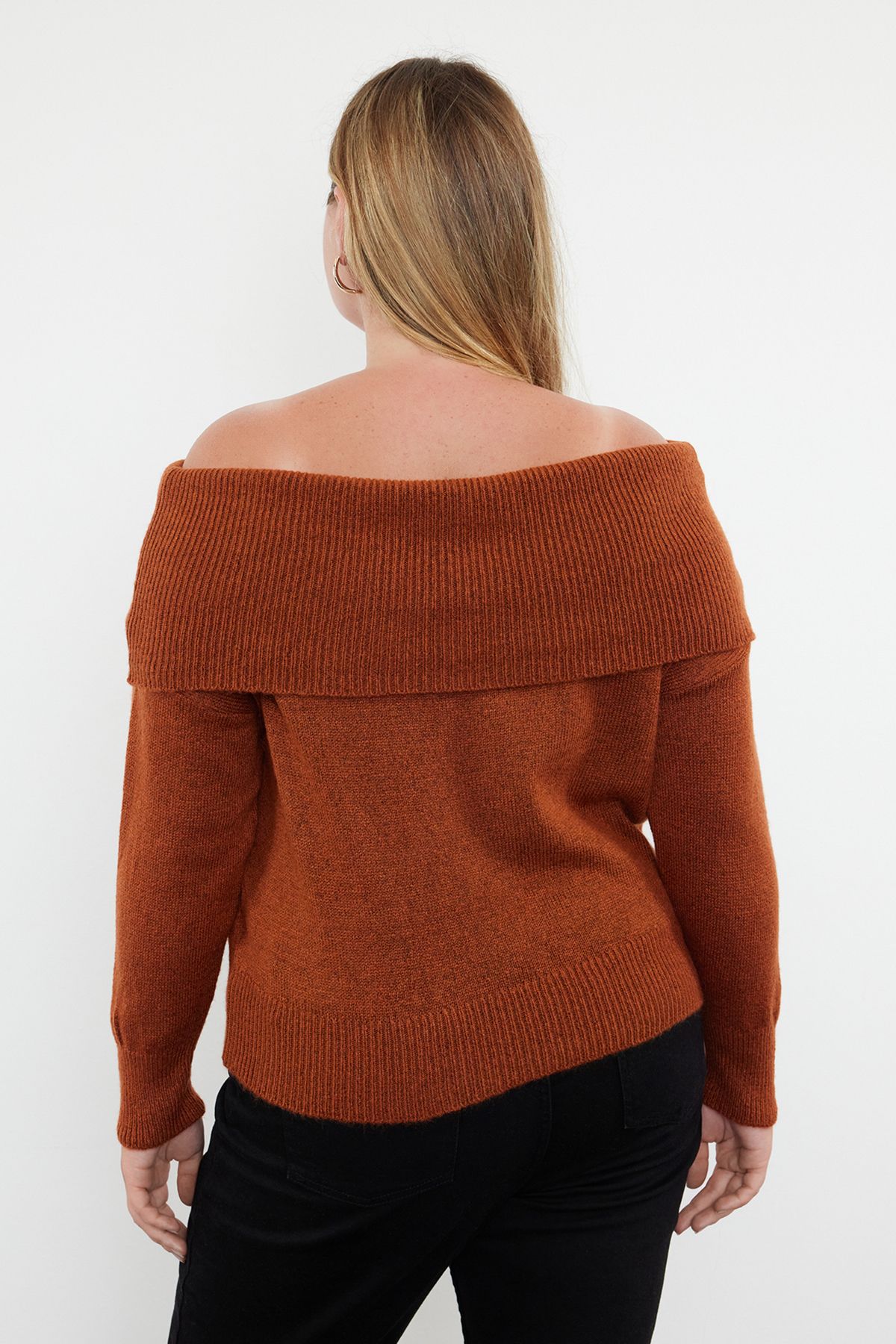 Trendyol Curve-Brązowy sweter z dzianiny Carmen z kołnierzykiem - TBBAW25AN00010 5