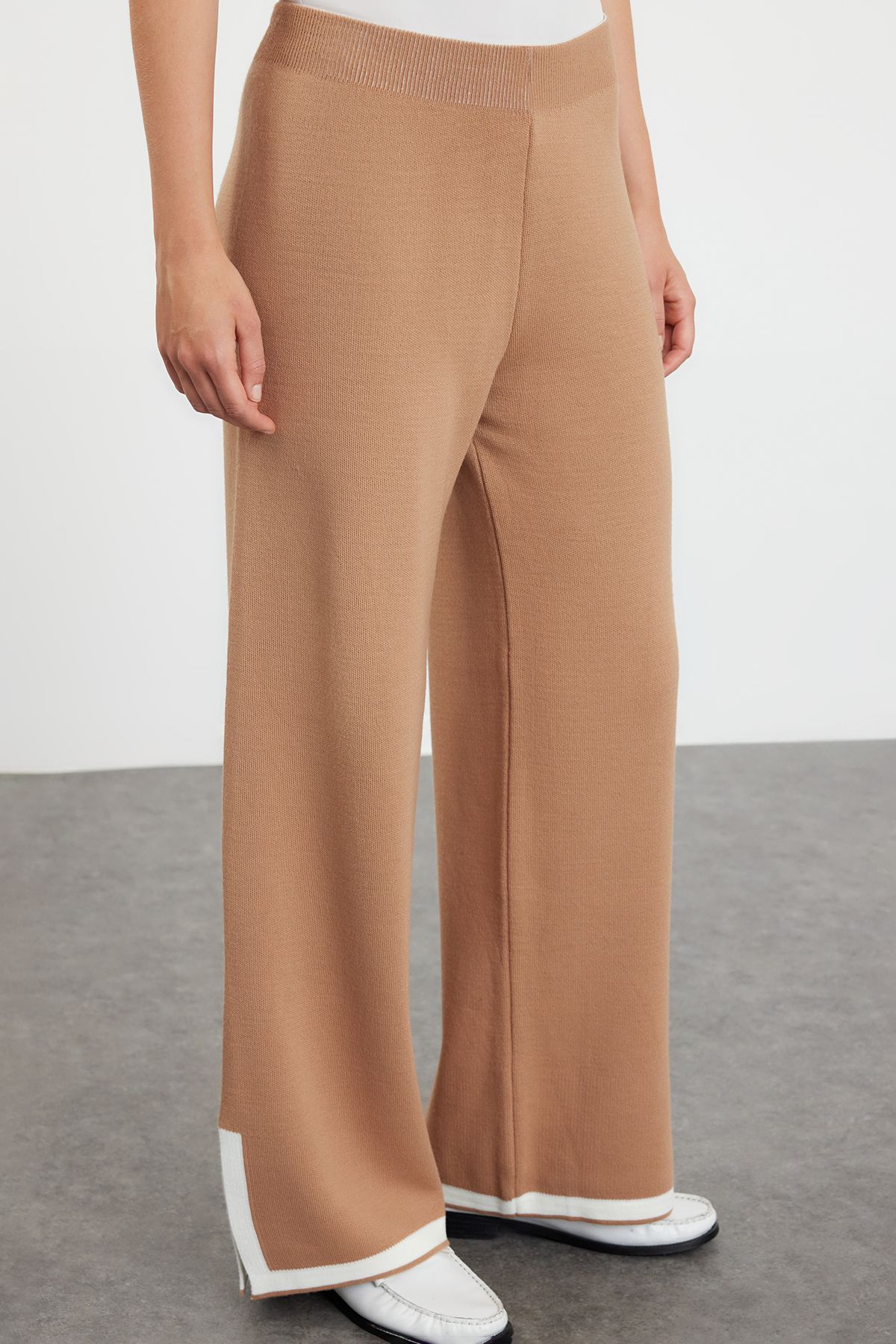 Trendyol Modest-Σετ ζακέτα και παντελόνι πλεκτά καμήλα - TCTAW25US00019 4